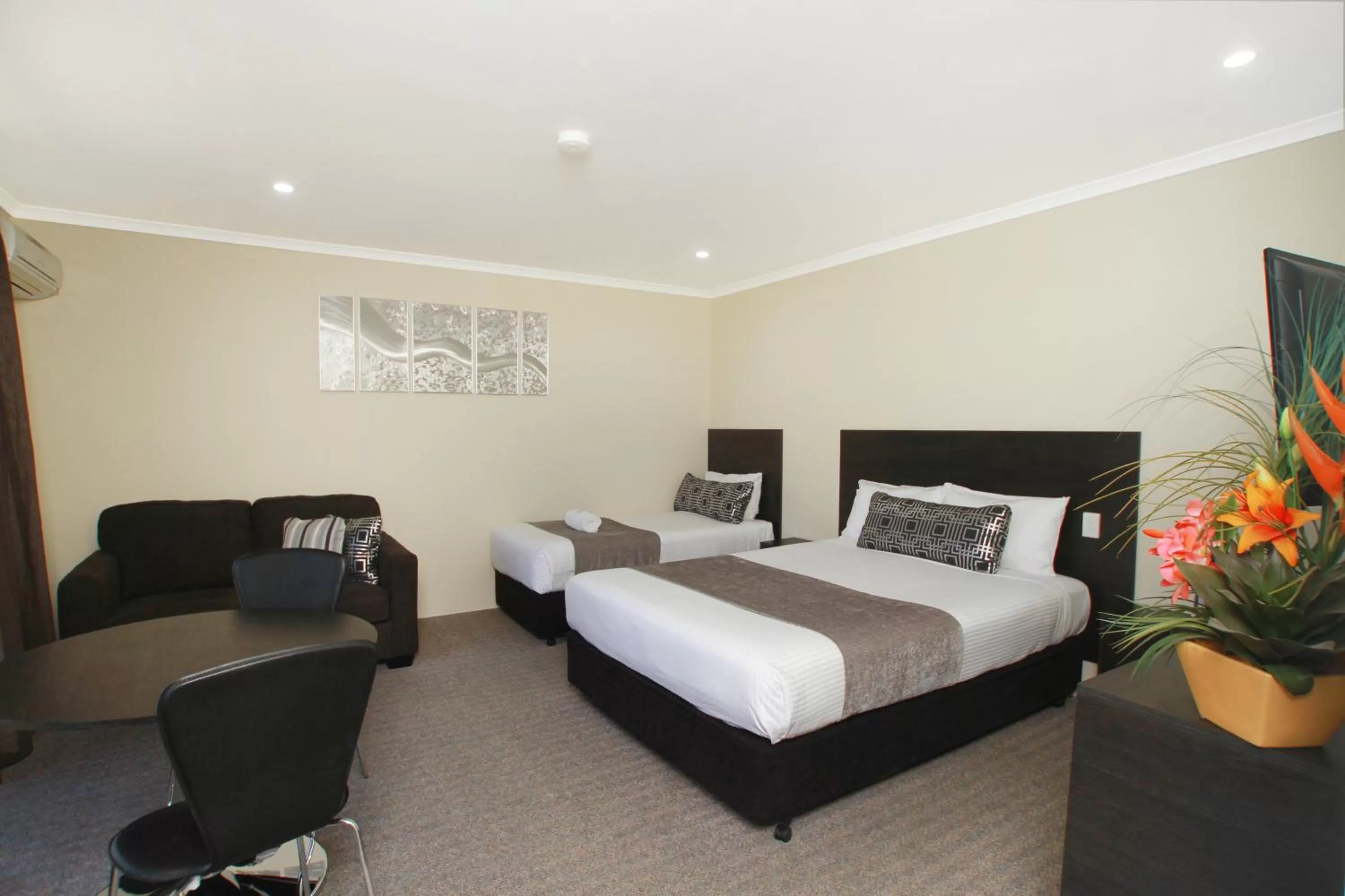 Bedroom, Bed in Twofold Bay Motor Inn