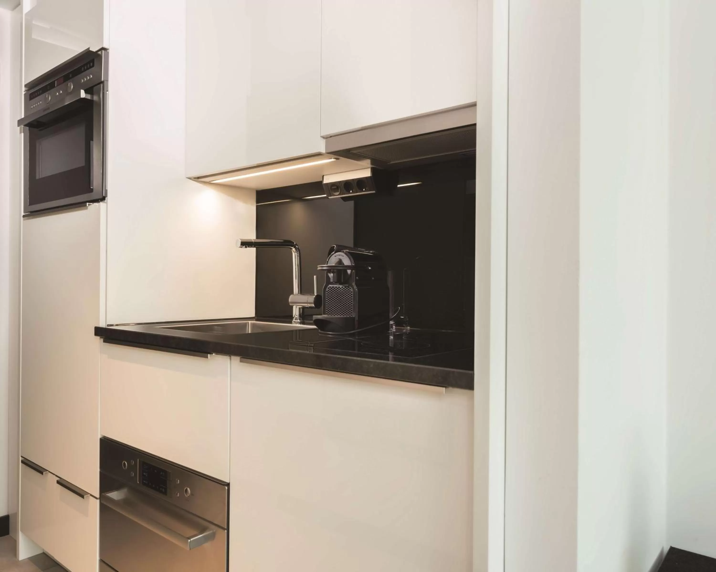 Bedroom in Adina Apartment Hotel Hamburg Speicherstadt