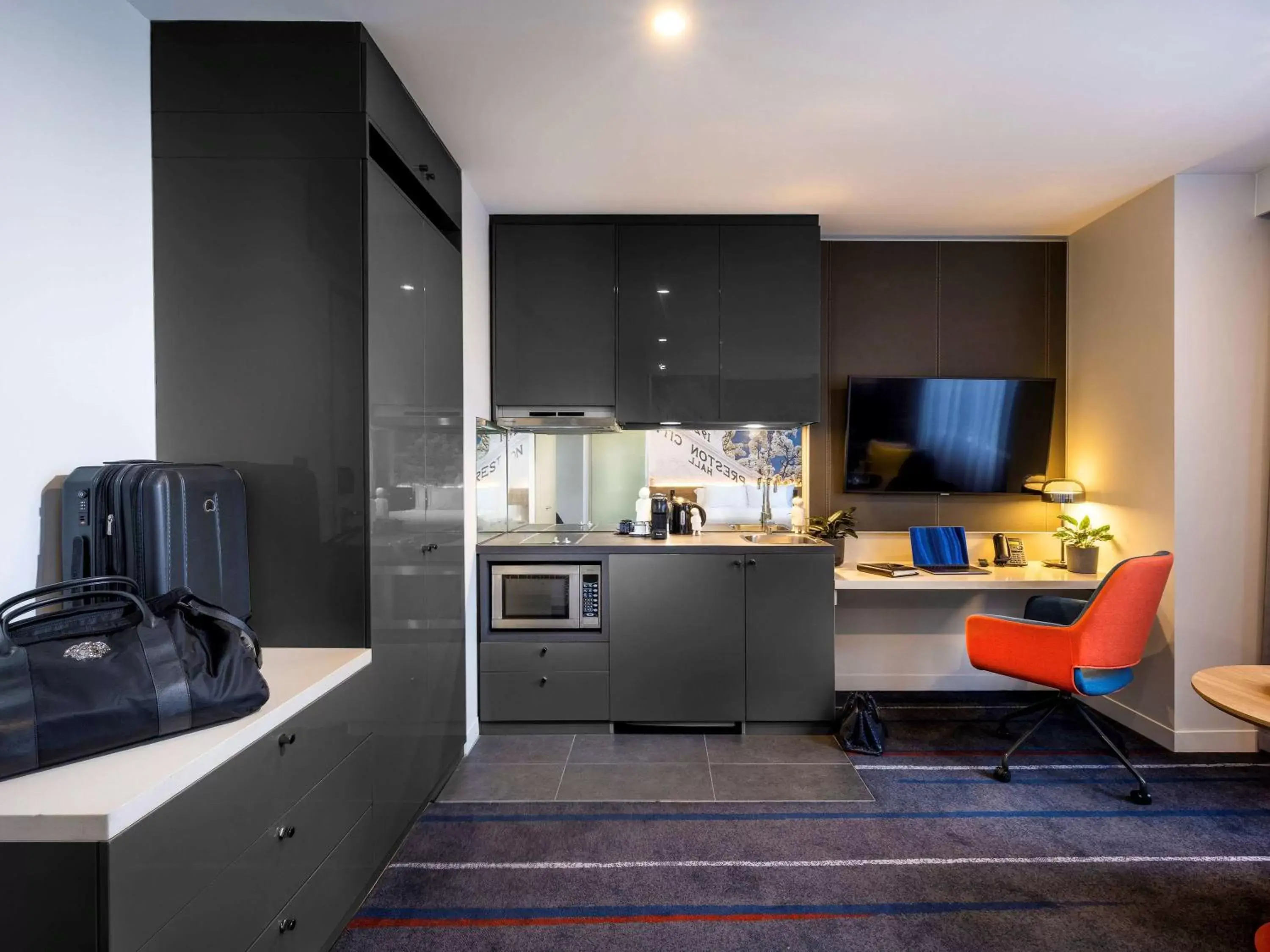 Photo of the whole room, Kitchen/Kitchenette in Novotel Melbourne Preston