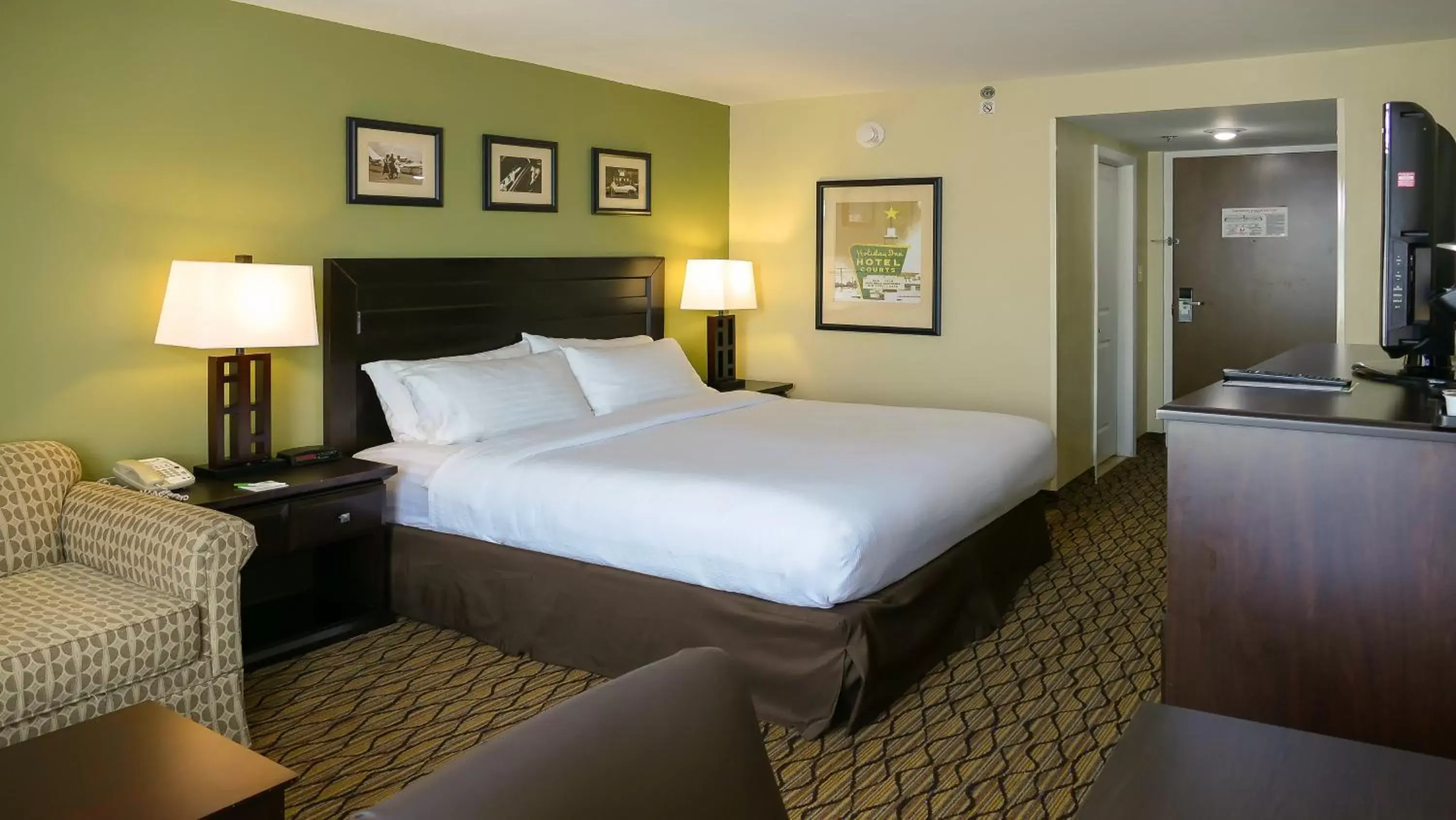 Photo of the whole room, Bed in Holiday Inn - Fort Myers - Downtown Area, an IHG Hotel