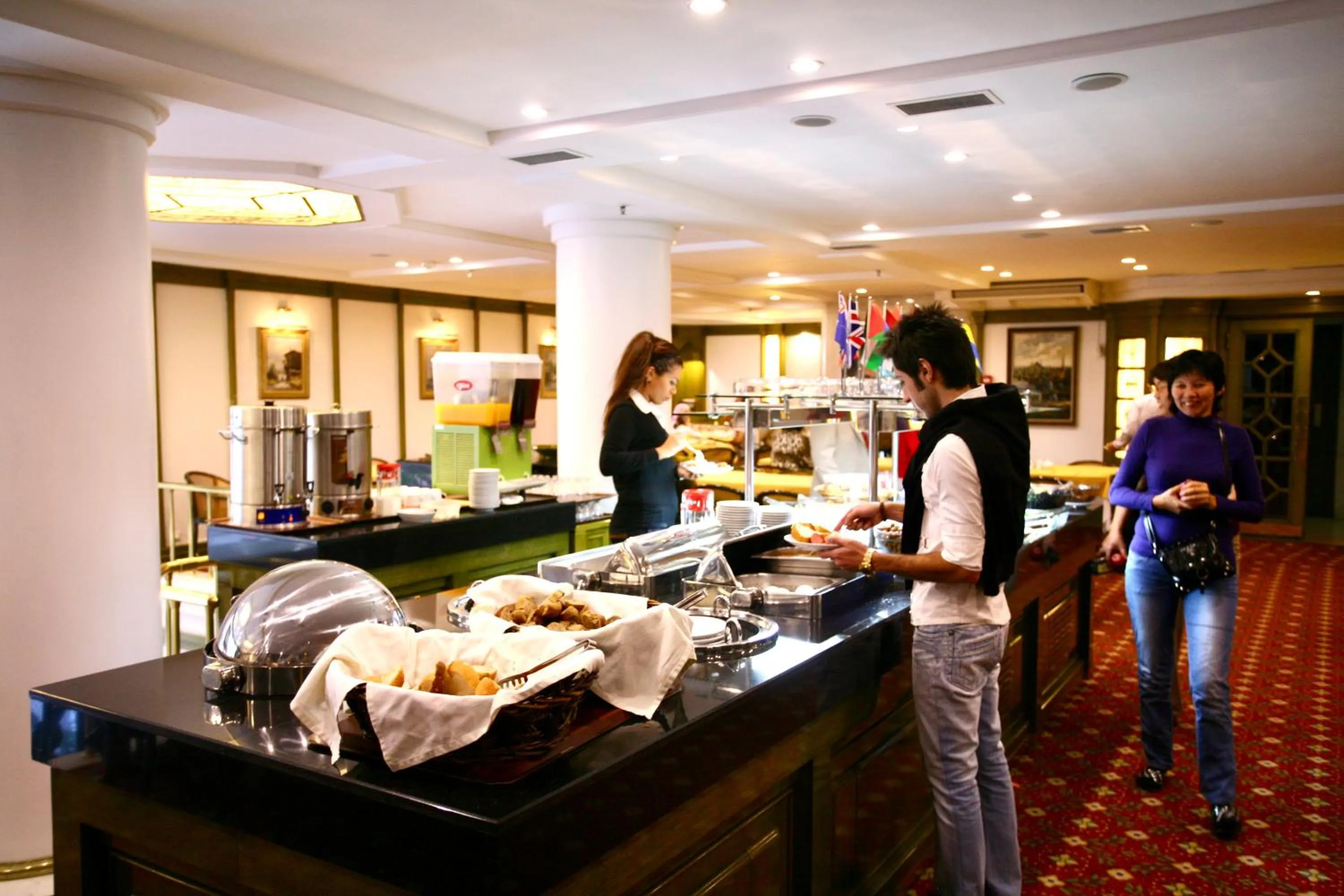 Restaurant/places to eat in Istanbul Royal Hotel