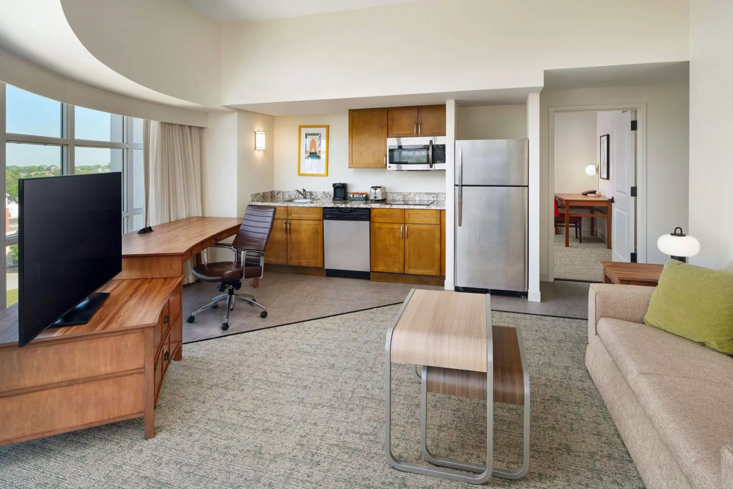 Living room, Kitchen/Kitchenette in Homewood Suites Atlanta Midtown