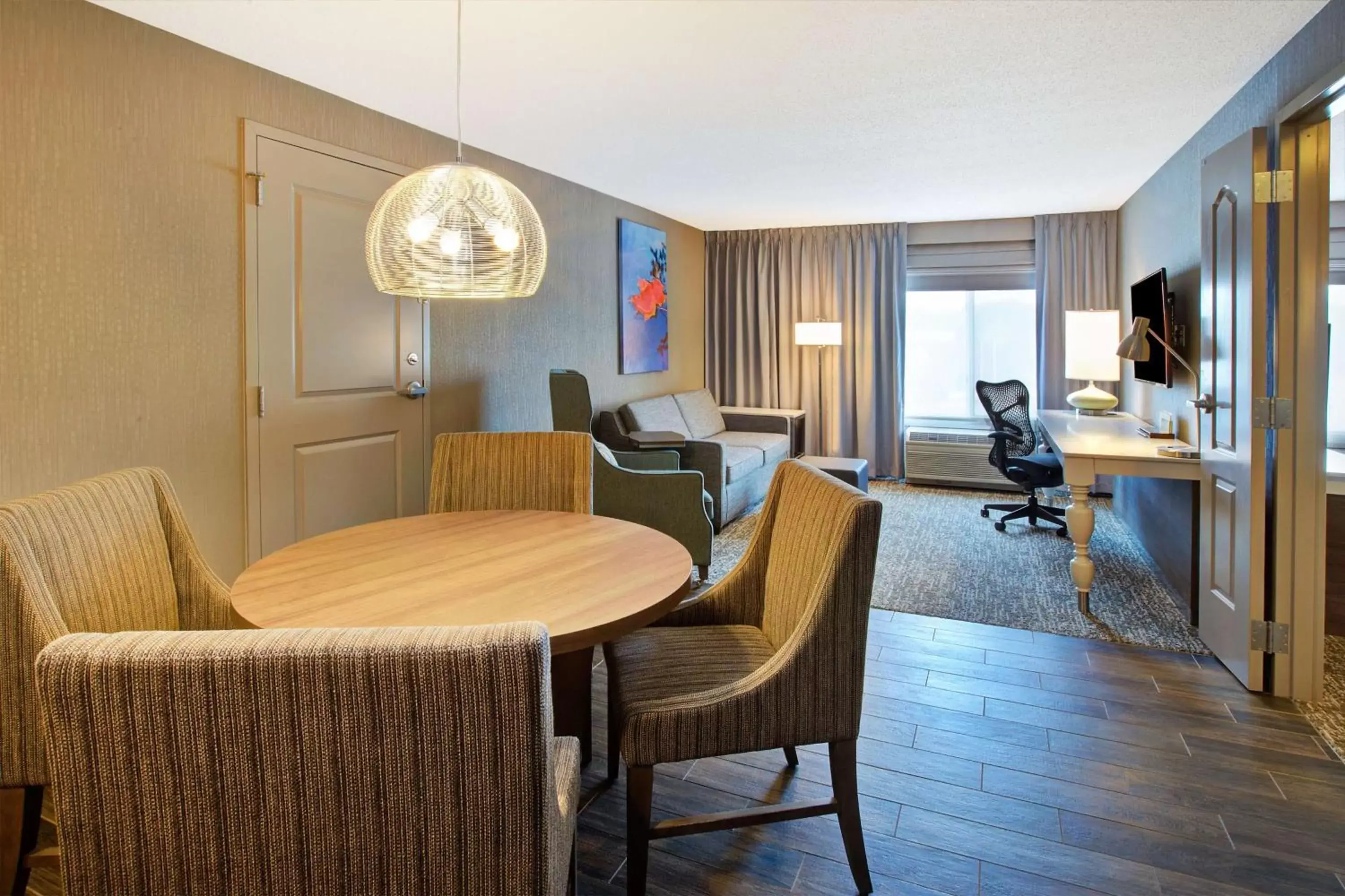 Bedroom, Seating Area in Hilton Garden Inn Chesterton