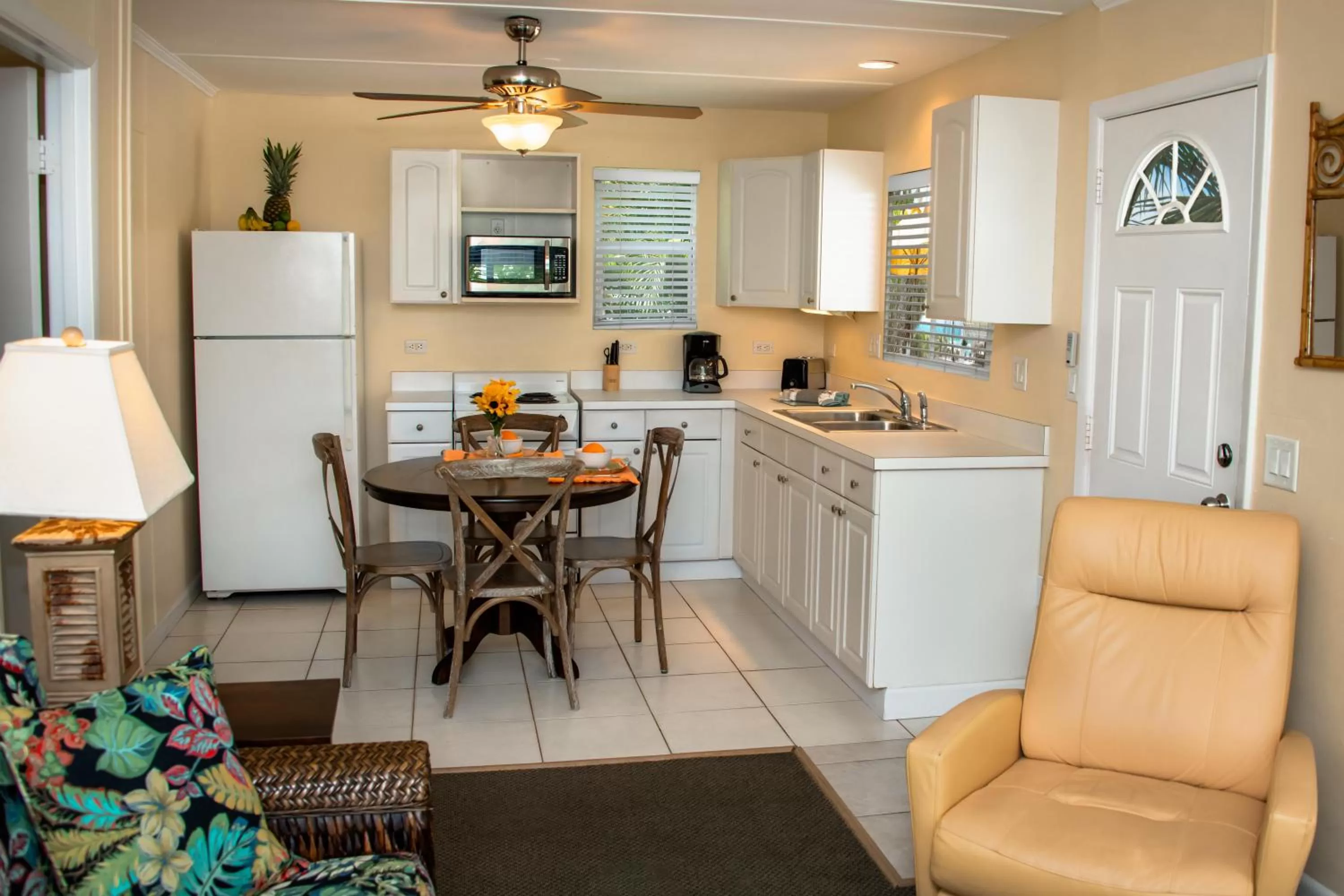 Kitchen or kitchenette in Cedar Cove Resort & Cottages