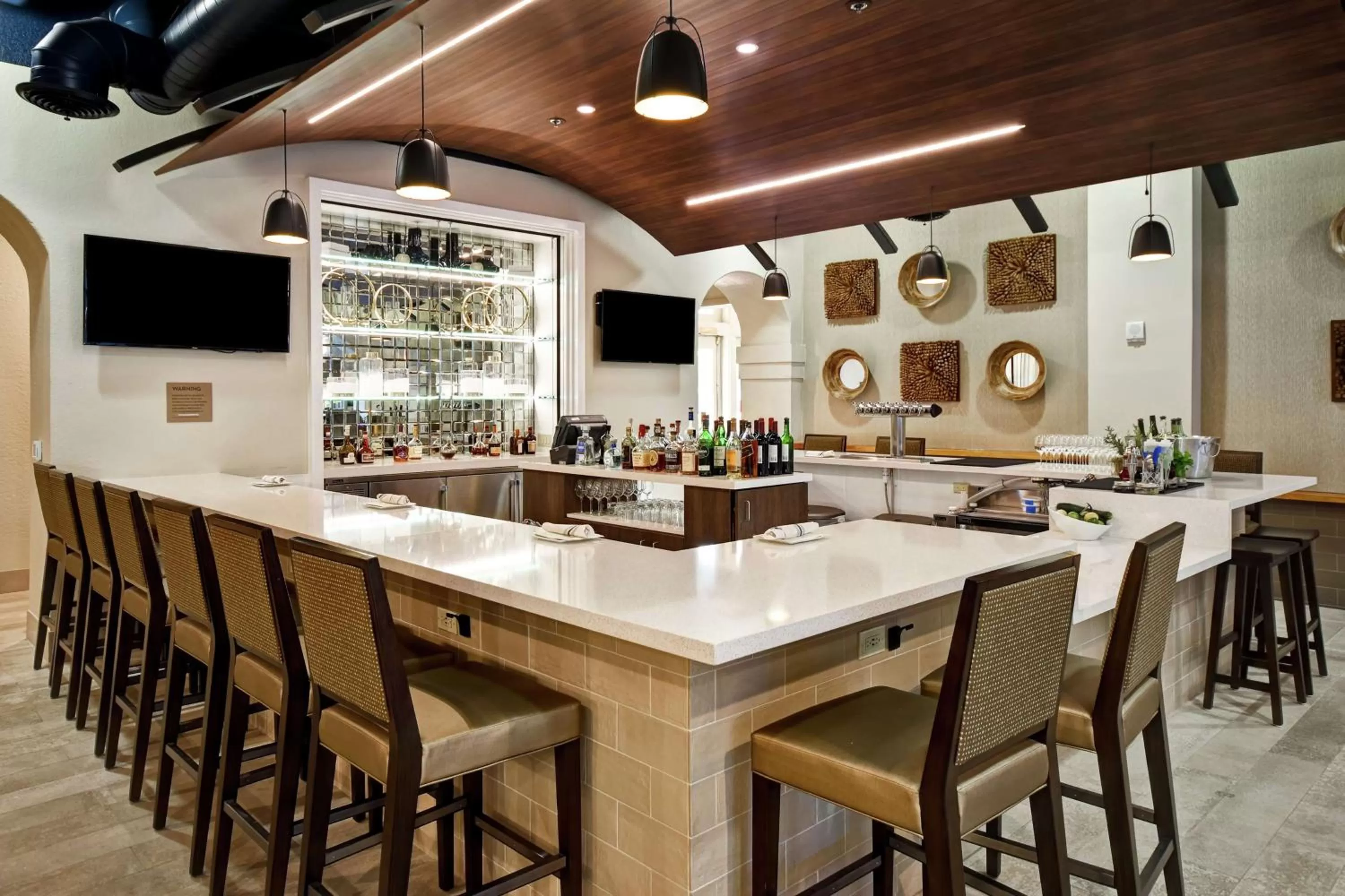 Lounge or bar in Embassy Suites by Hilton Milpitas Silicon Valley