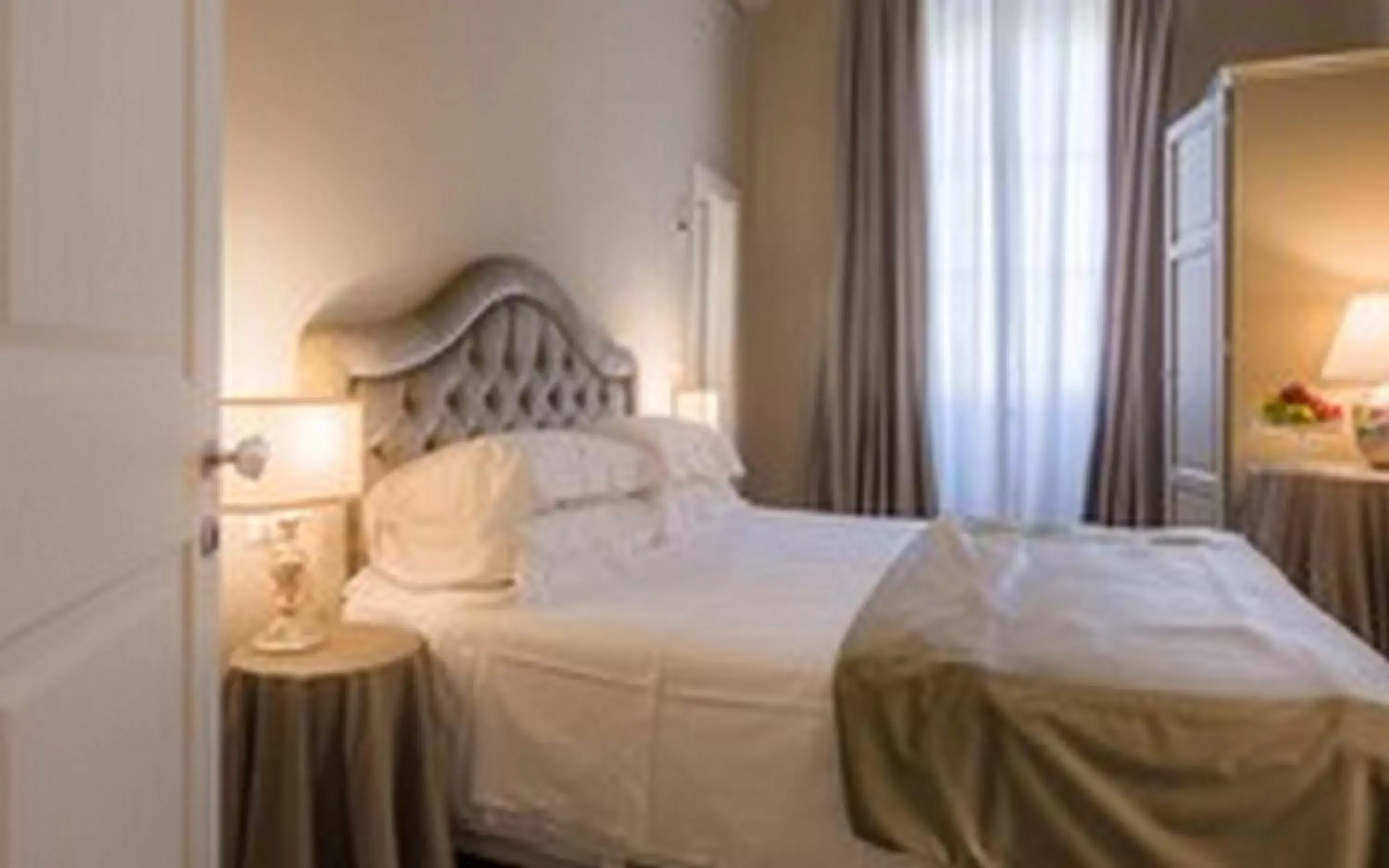 Bed in Hotel Torre Guelfa Palazzo Acciaiuoli