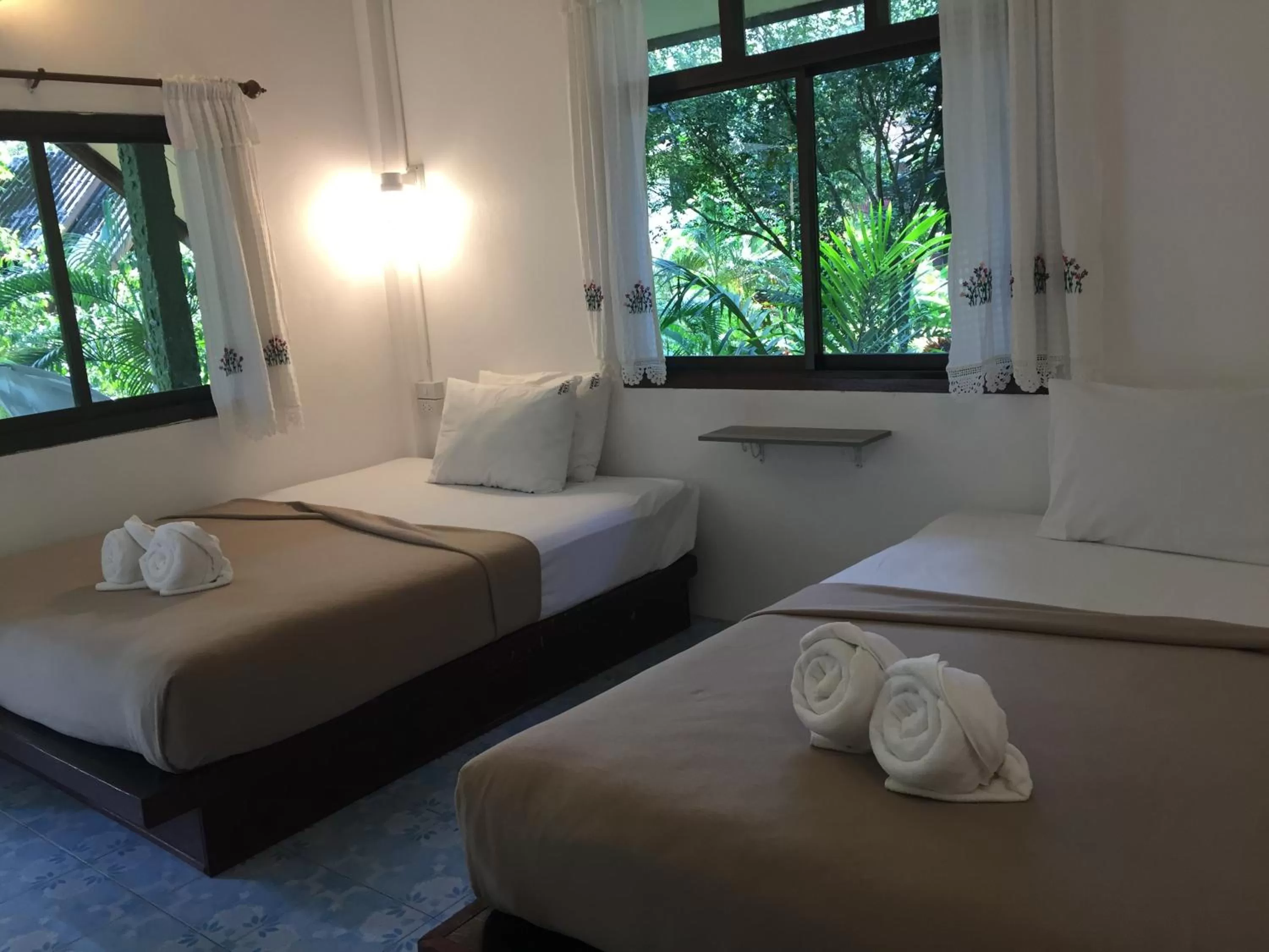 Bedroom, Bed in Khao Sok Jungle Huts Resort