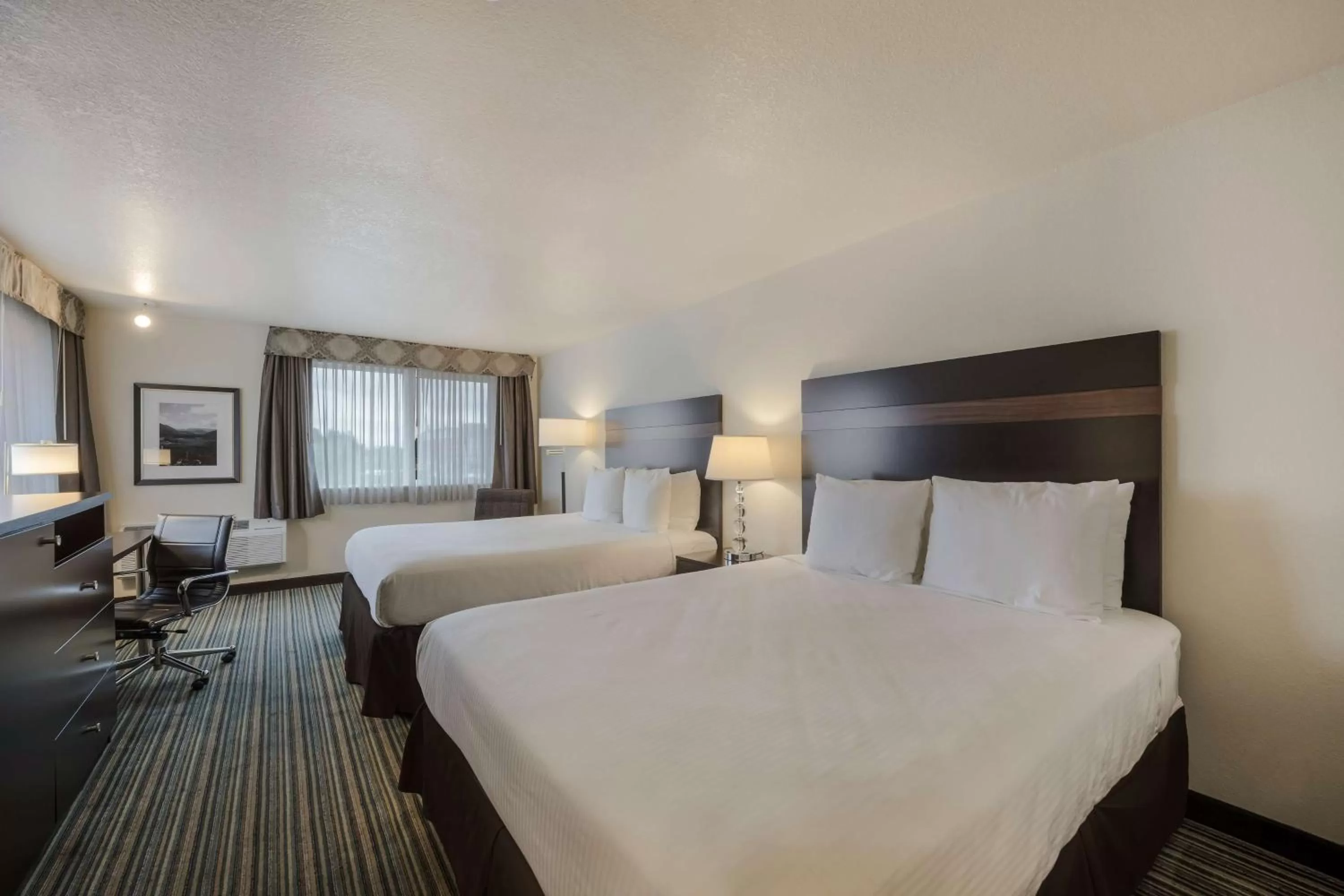 Bedroom, Bed in Best Western Alderwood