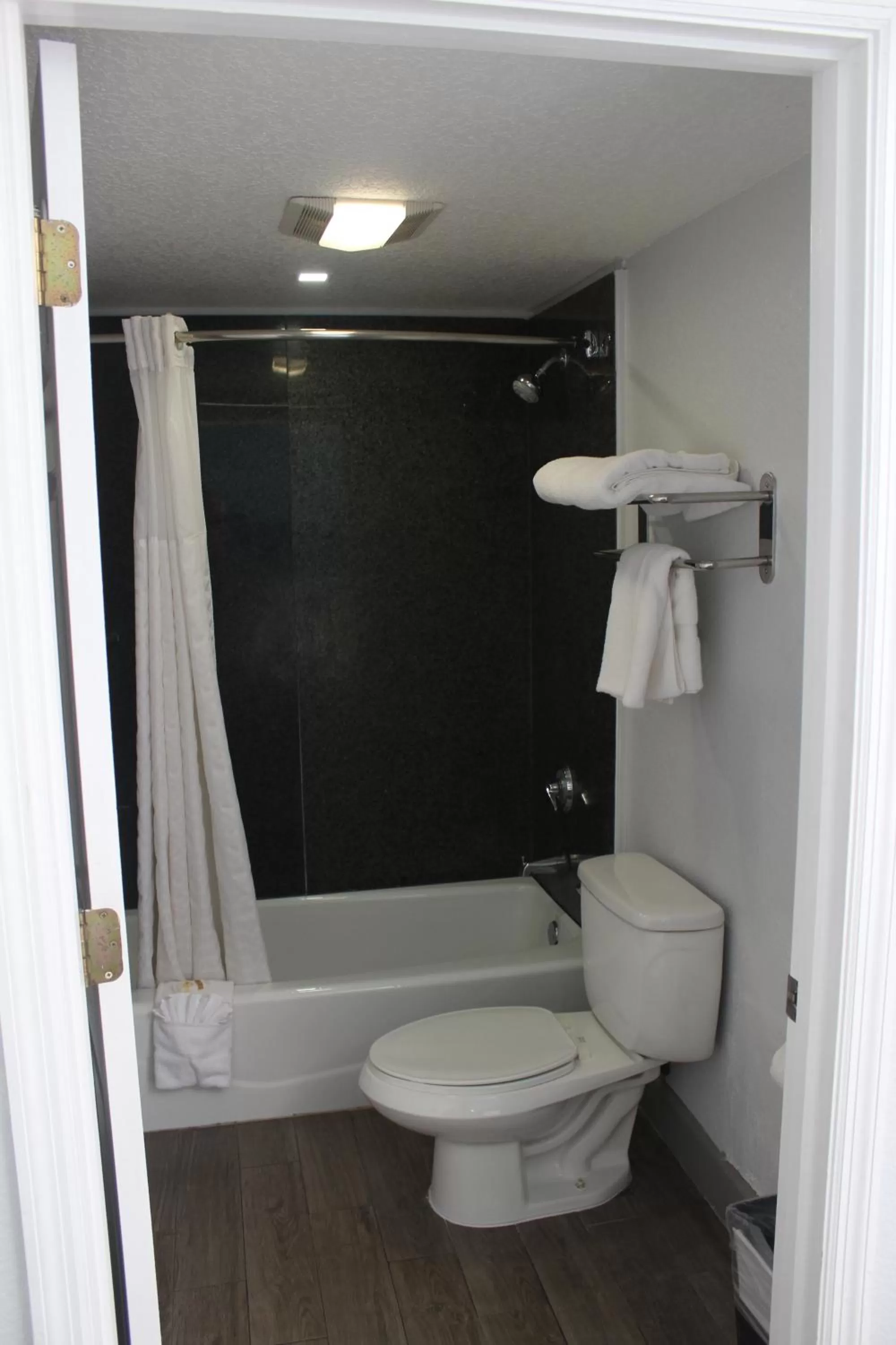 Bathroom in La Quinta by Wyndham Oceanfront Daytona Beach