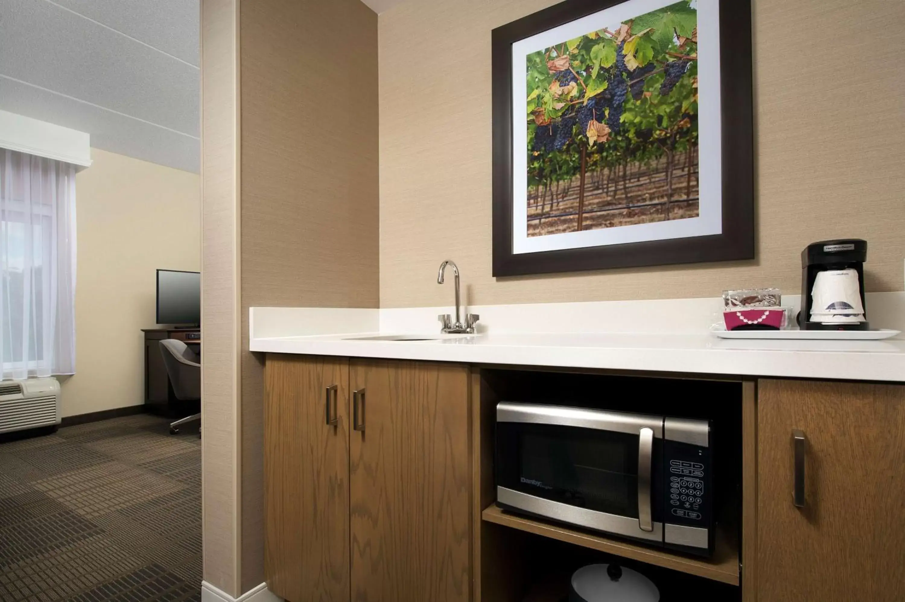 Kitchen or kitchenette, Kitchen/Kitchenette in Hampton Inn & Suites Falls Church