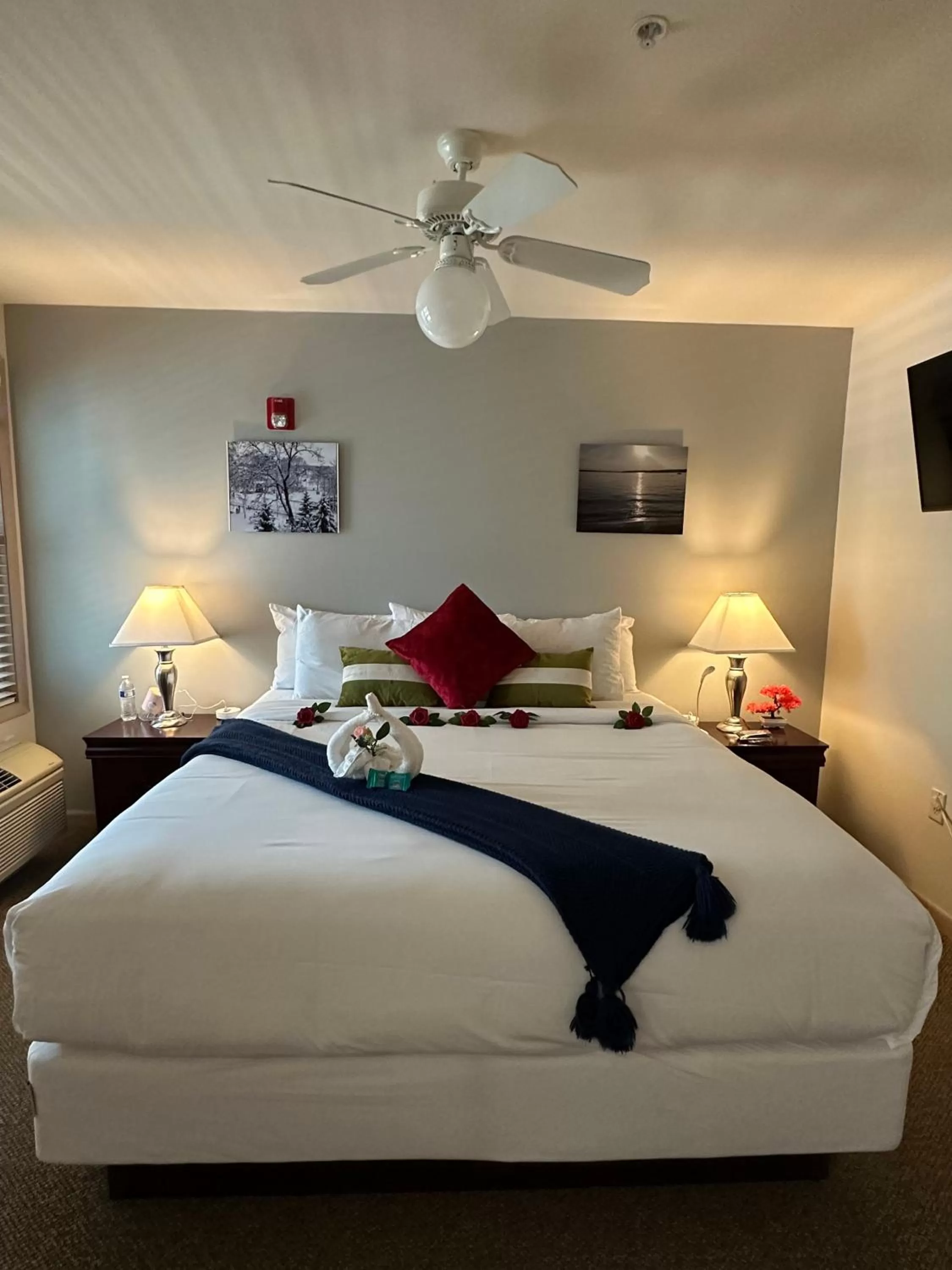 Bed in Mill Creek Hotel