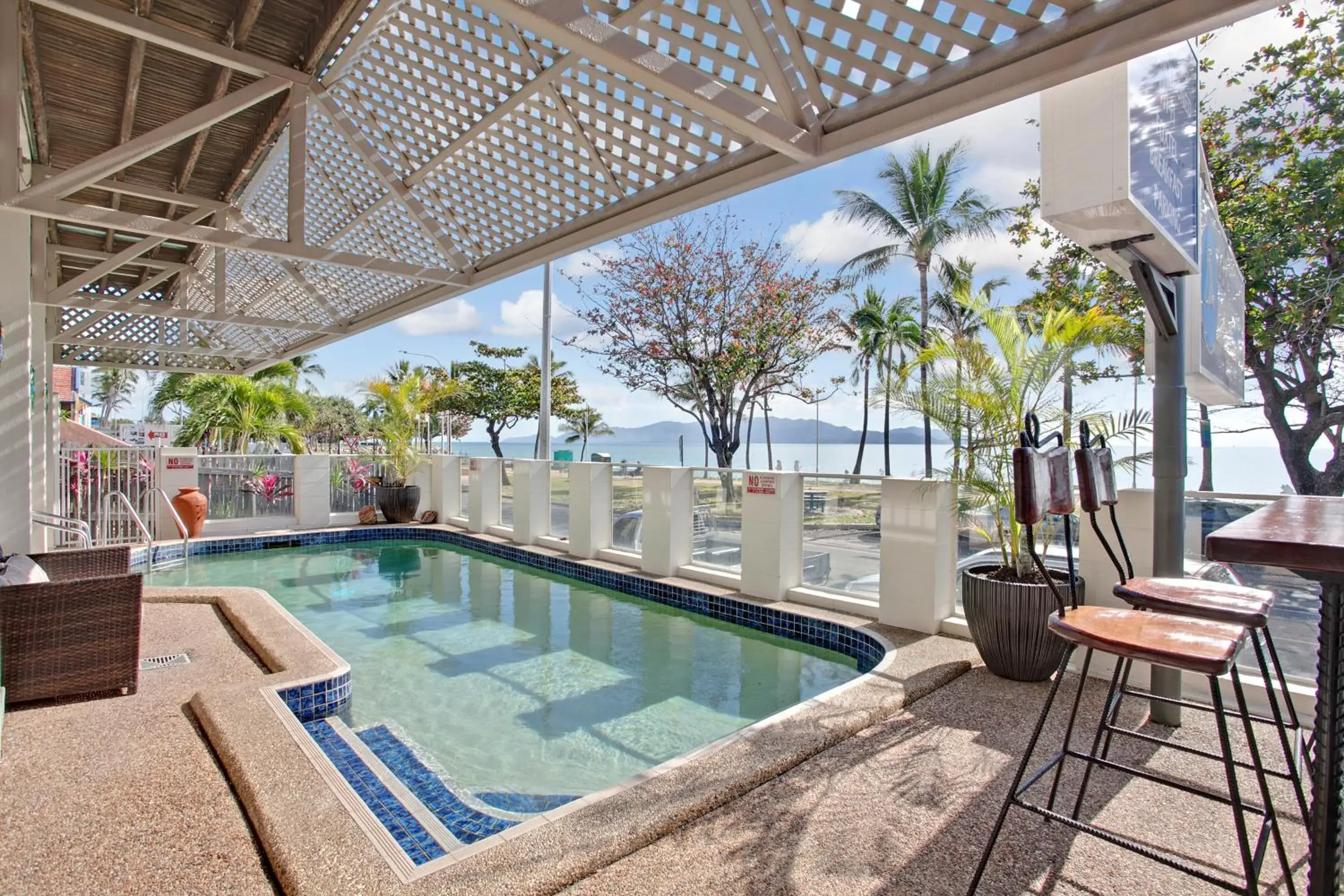 Beach, Swimming Pool in Beach House Motel