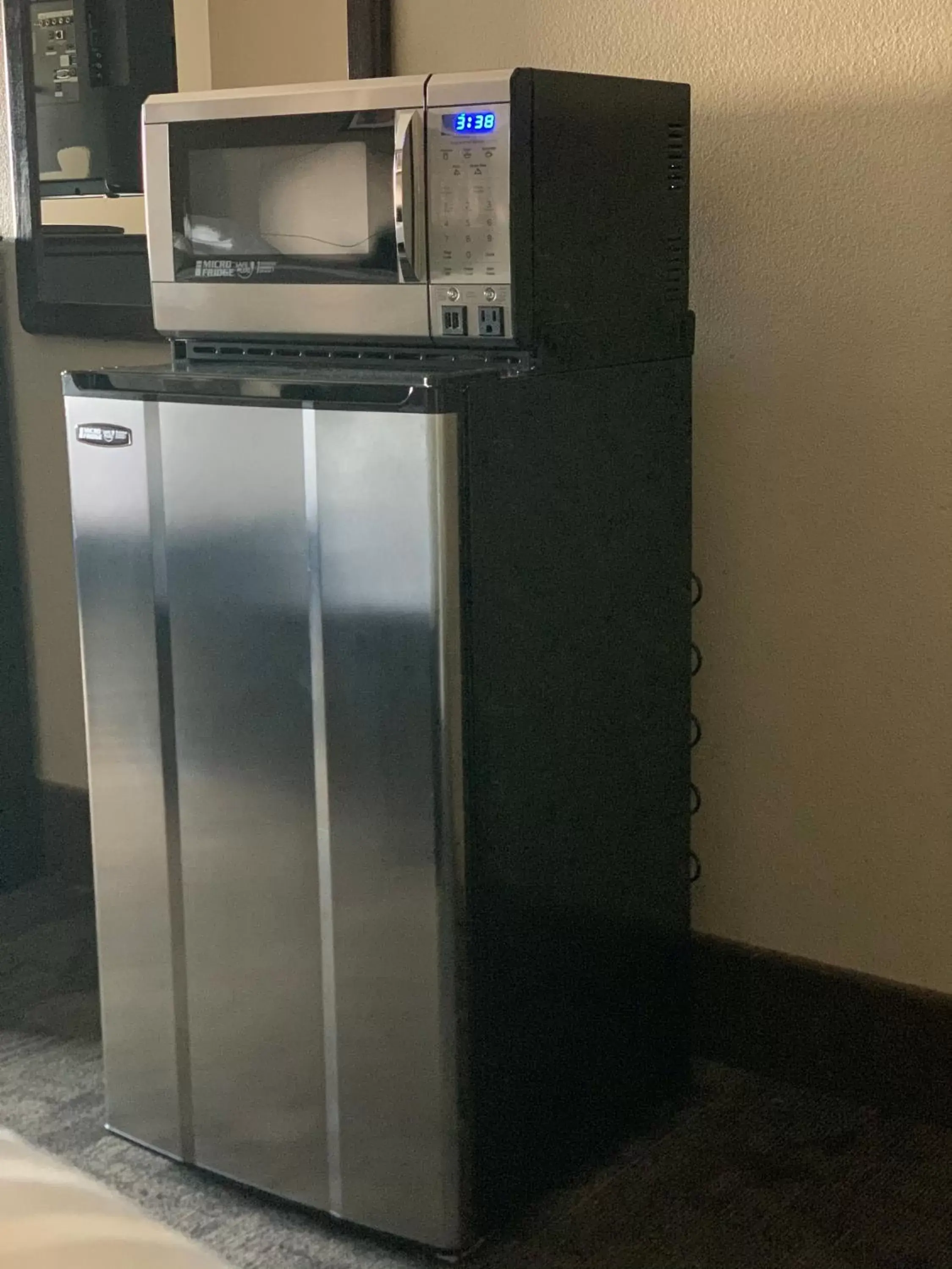 minibar, Kitchen/Kitchenette in Sway Hotel