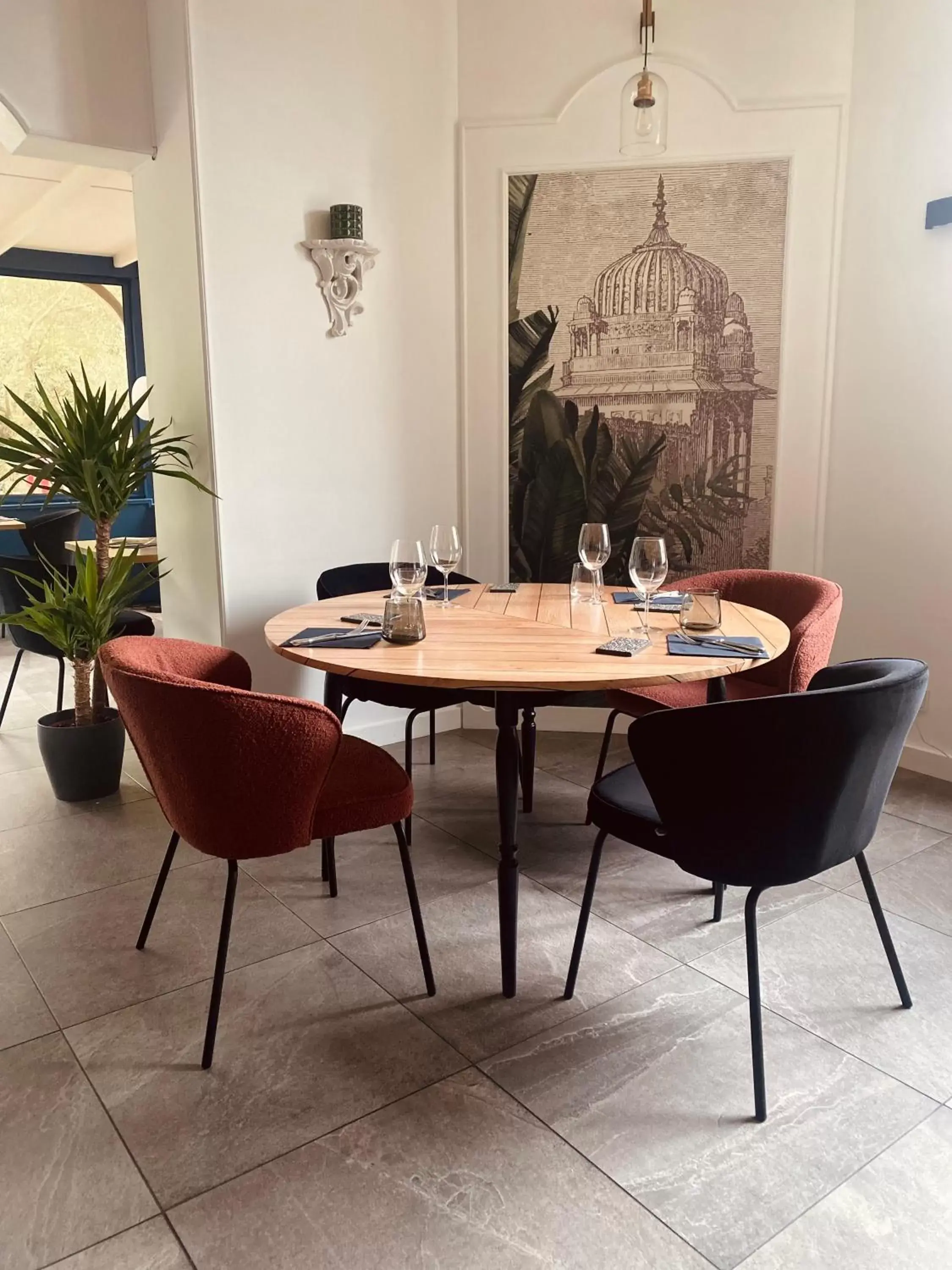 Restaurant/places to eat, Dining Area in Le Clos Du Pontic Logis et Cit'Hotel