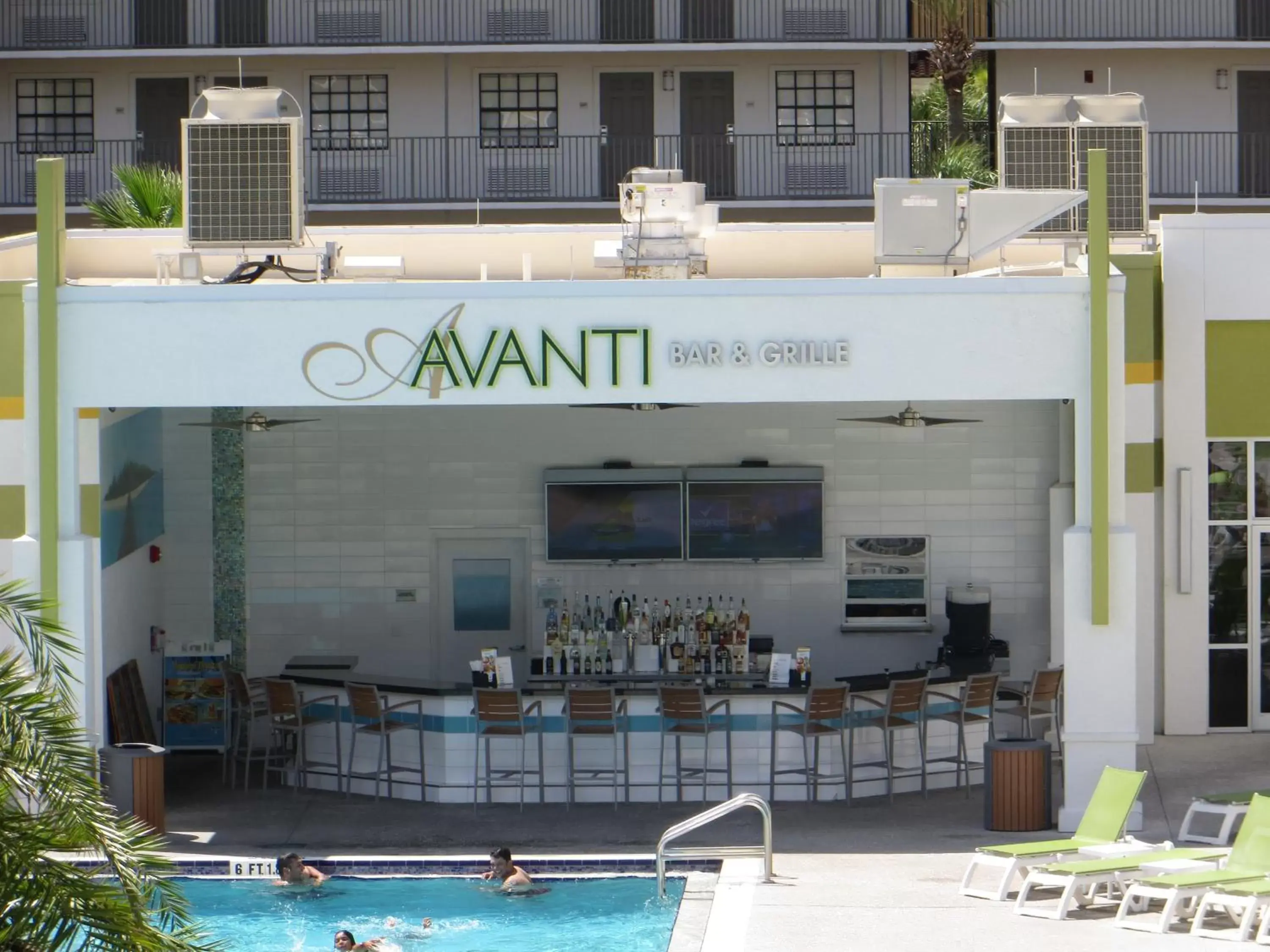Swimming pool in Avanti International Resort