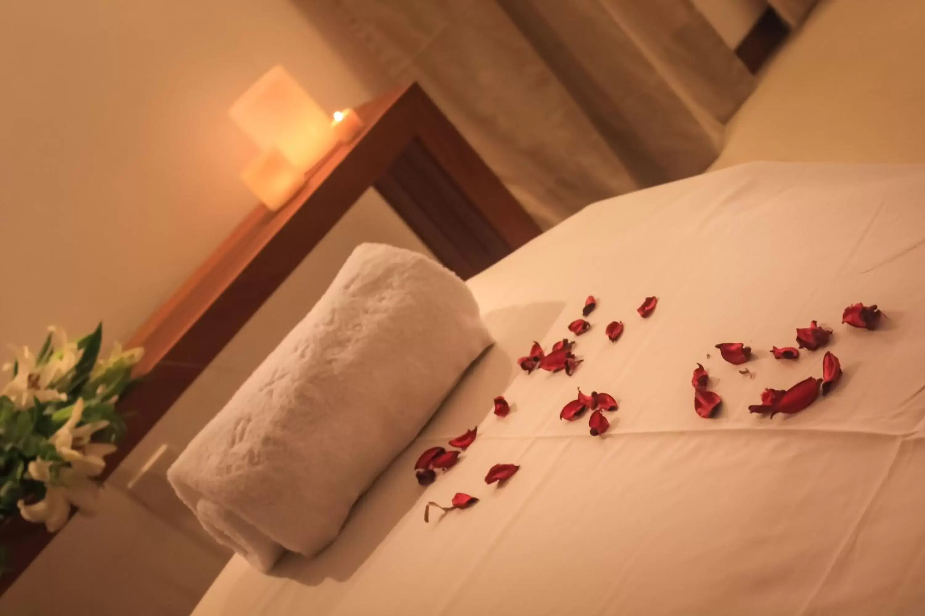 Massage, Bed in AXSUR Design Hotel