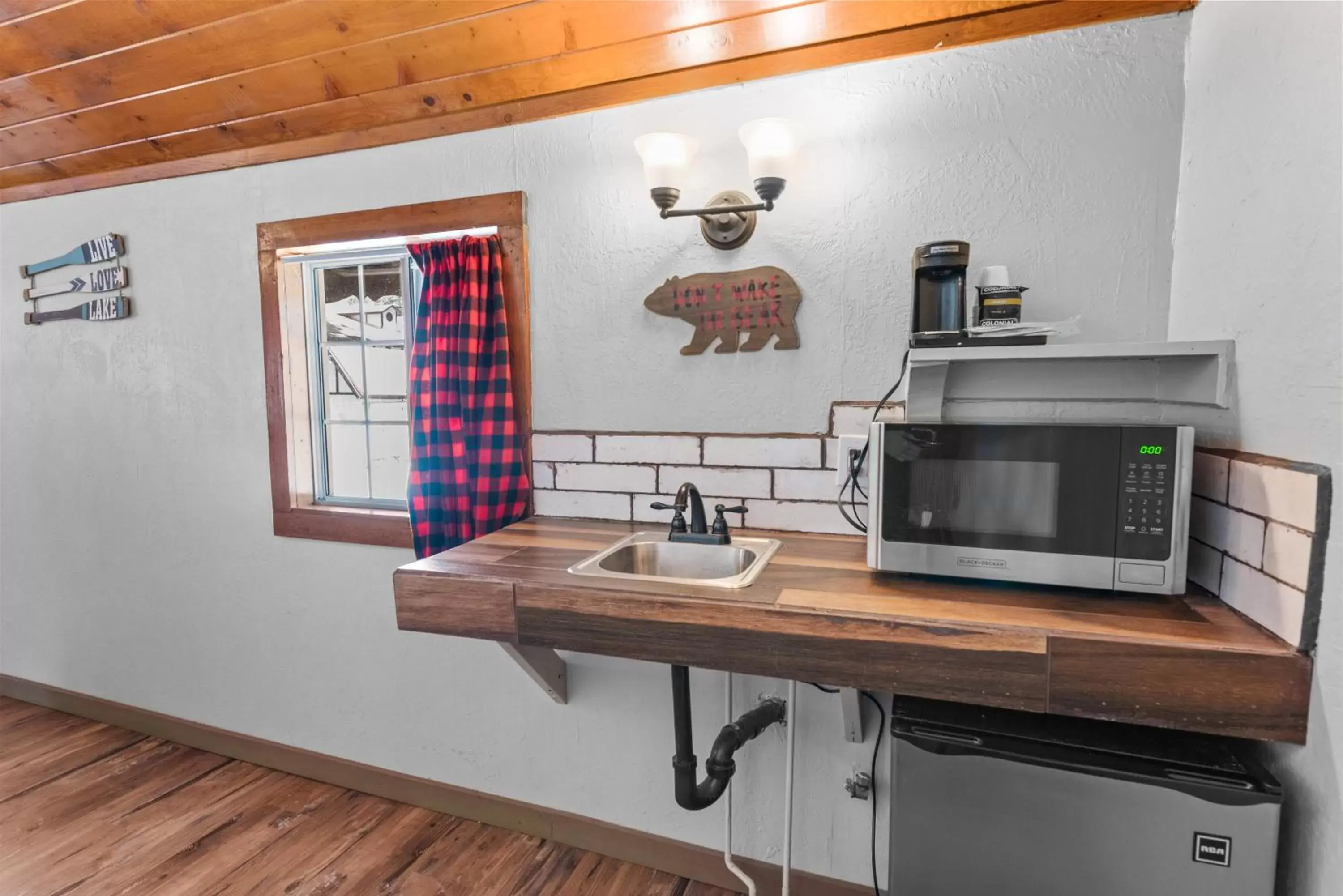 minibar, Kitchen/Kitchenette in Black Forest Lodge
