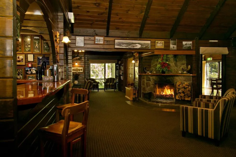 Lounge or bar in Tongariro Lodge