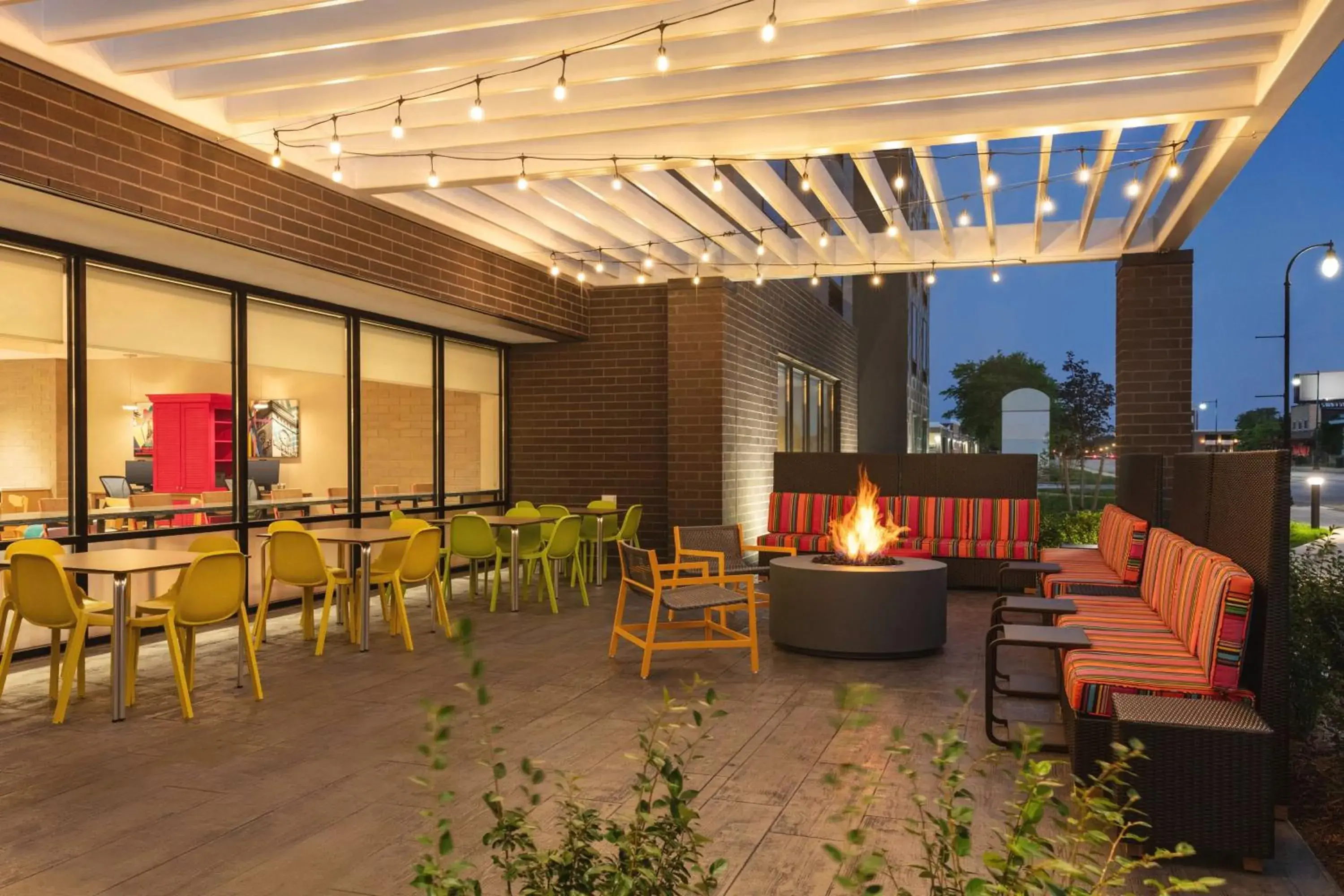 Patio, Restaurant/Places to Eat in Home2 Suites By Hilton Milwaukee West