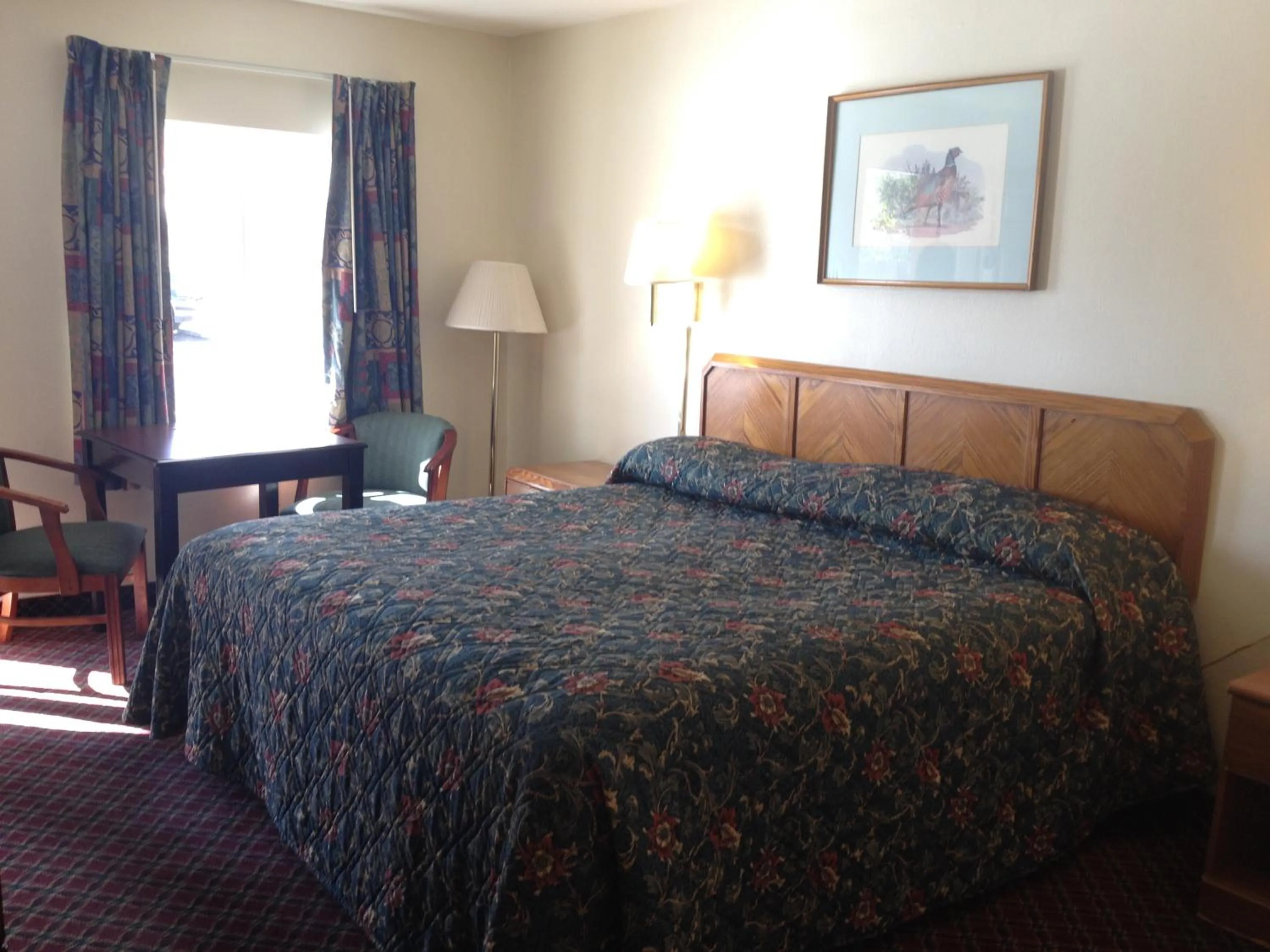 Bed in Battlefield Inn Springfield