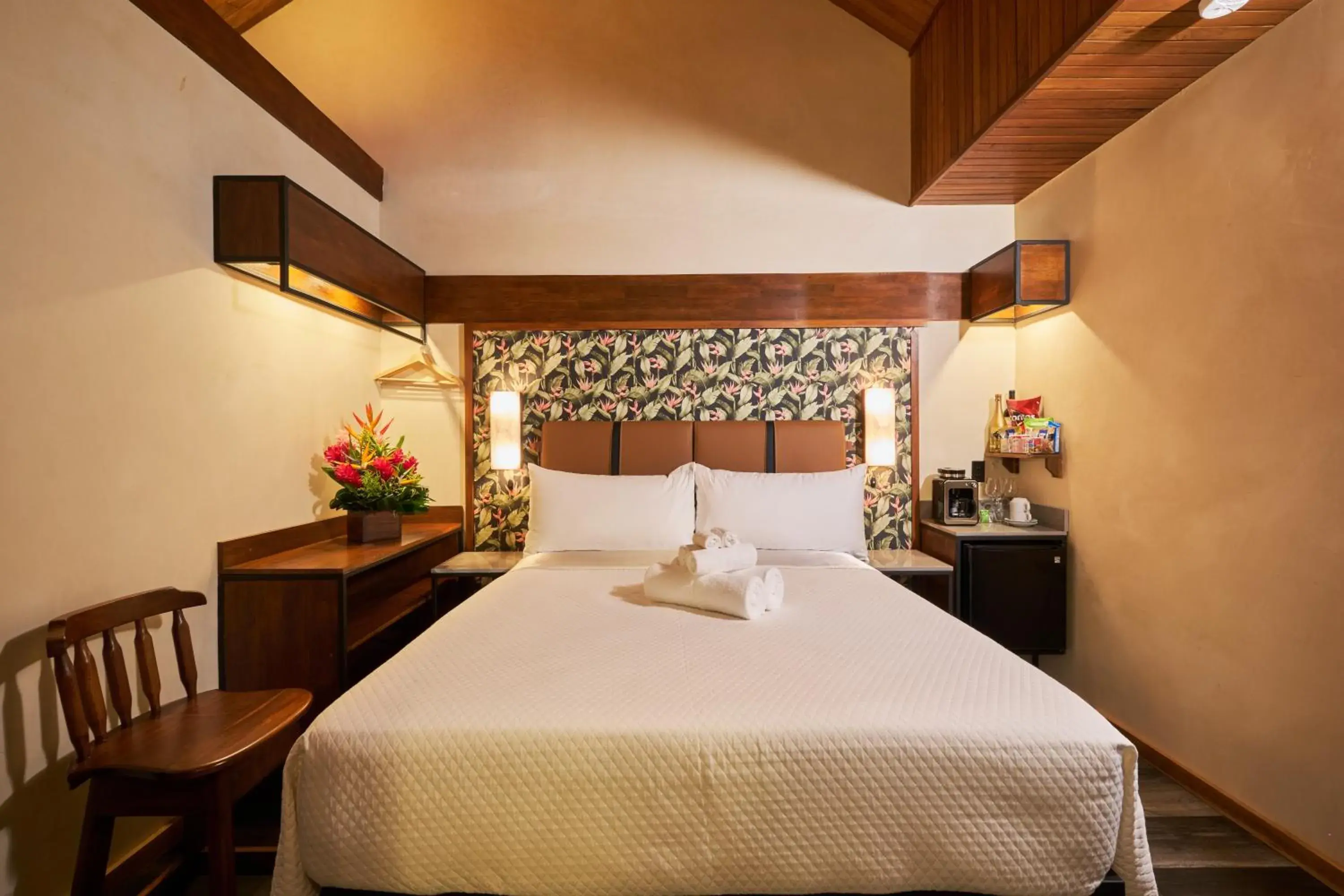 Photo of the whole room, Bed in SUWA VILLA ARENAL