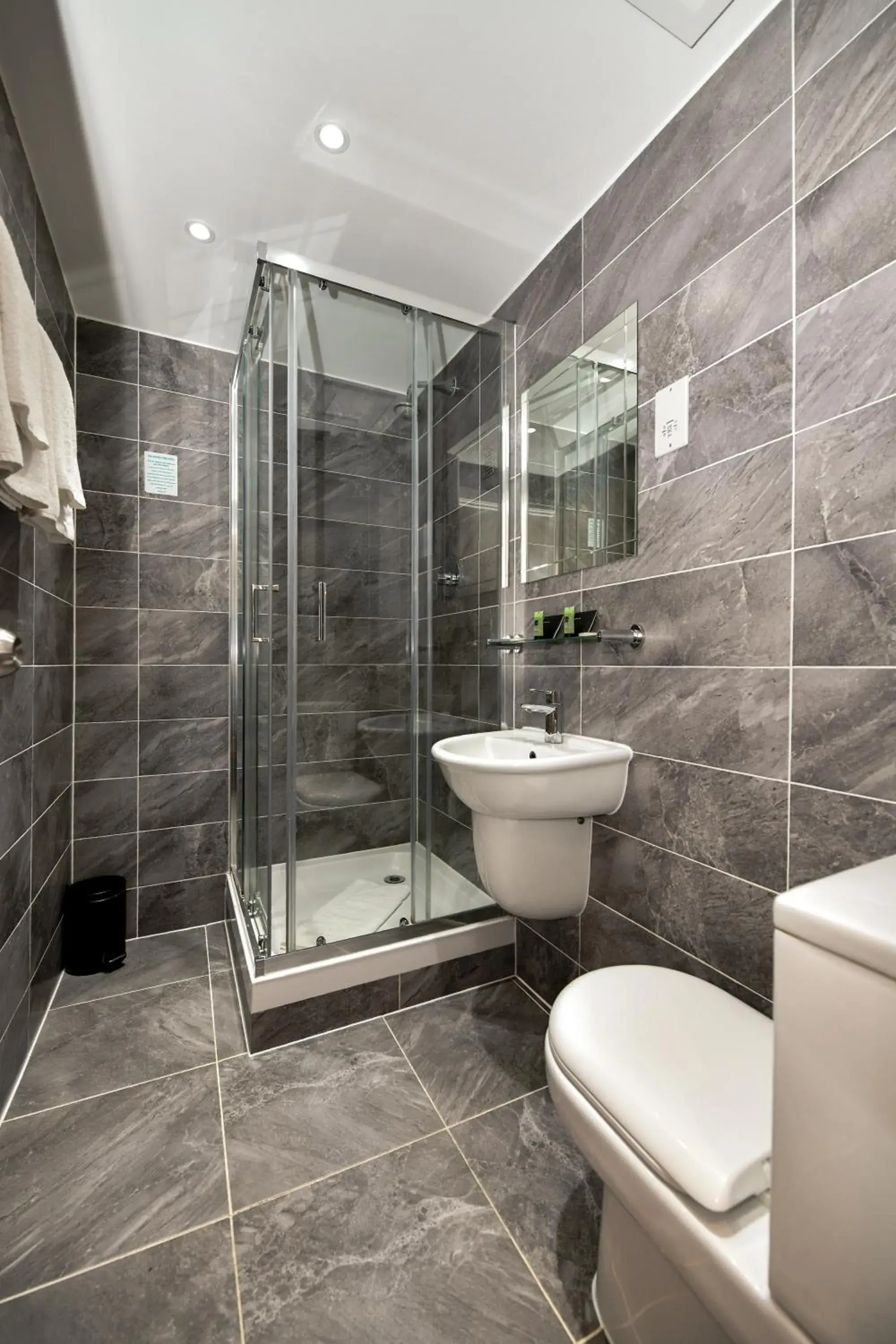 Bathroom in Queens Park Hotel