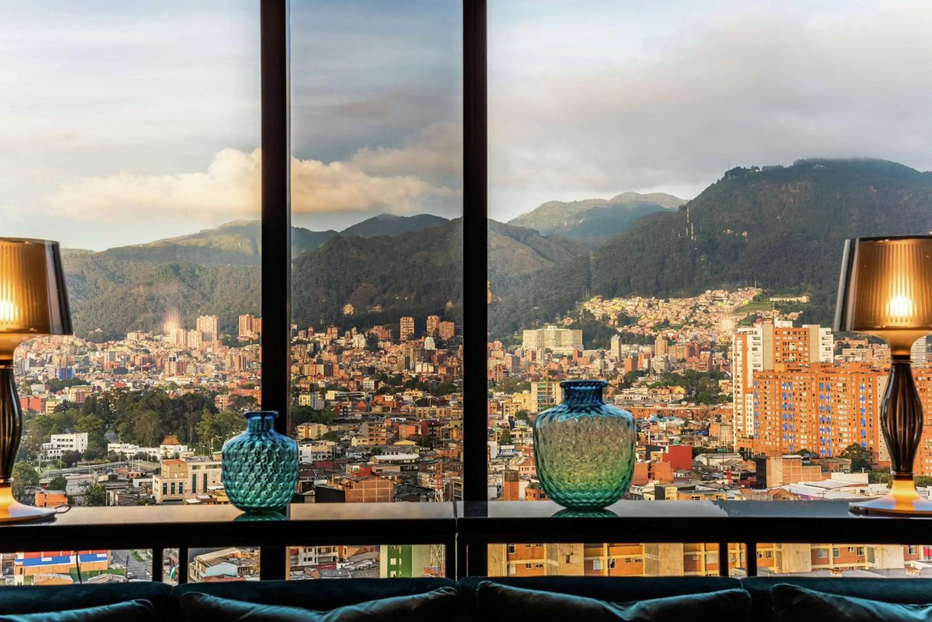 Living room, Mountain View in Hilton Bogota Corferias