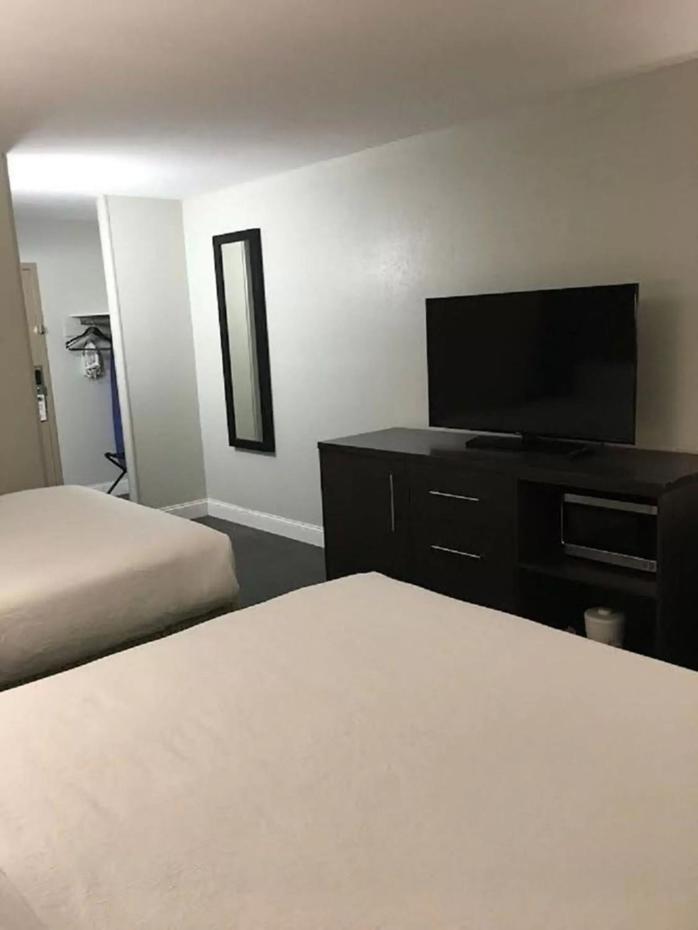 Bed in Wingate by Wyndham Kansas City