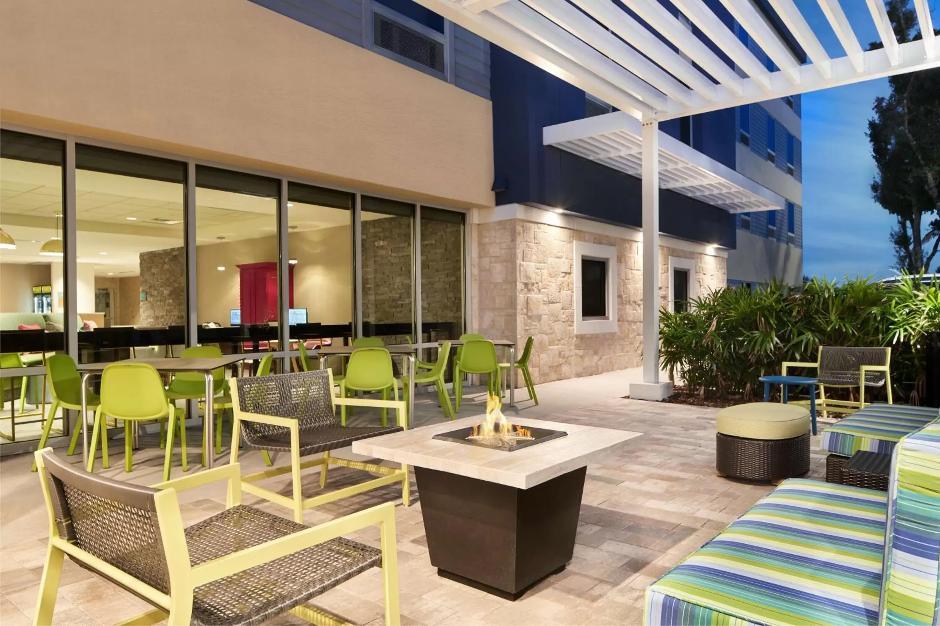 Inner courtyard view in Home2 Suites By Hilton Palm Bay I 95