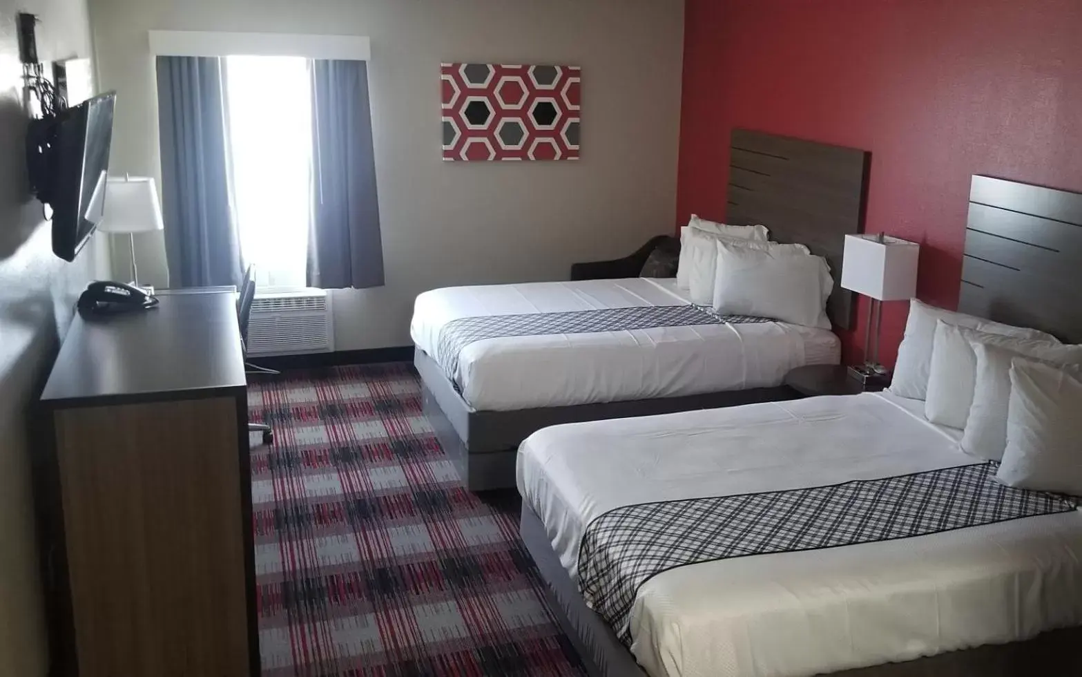 Bed in SureStay Hotel by Best Western Higginsville