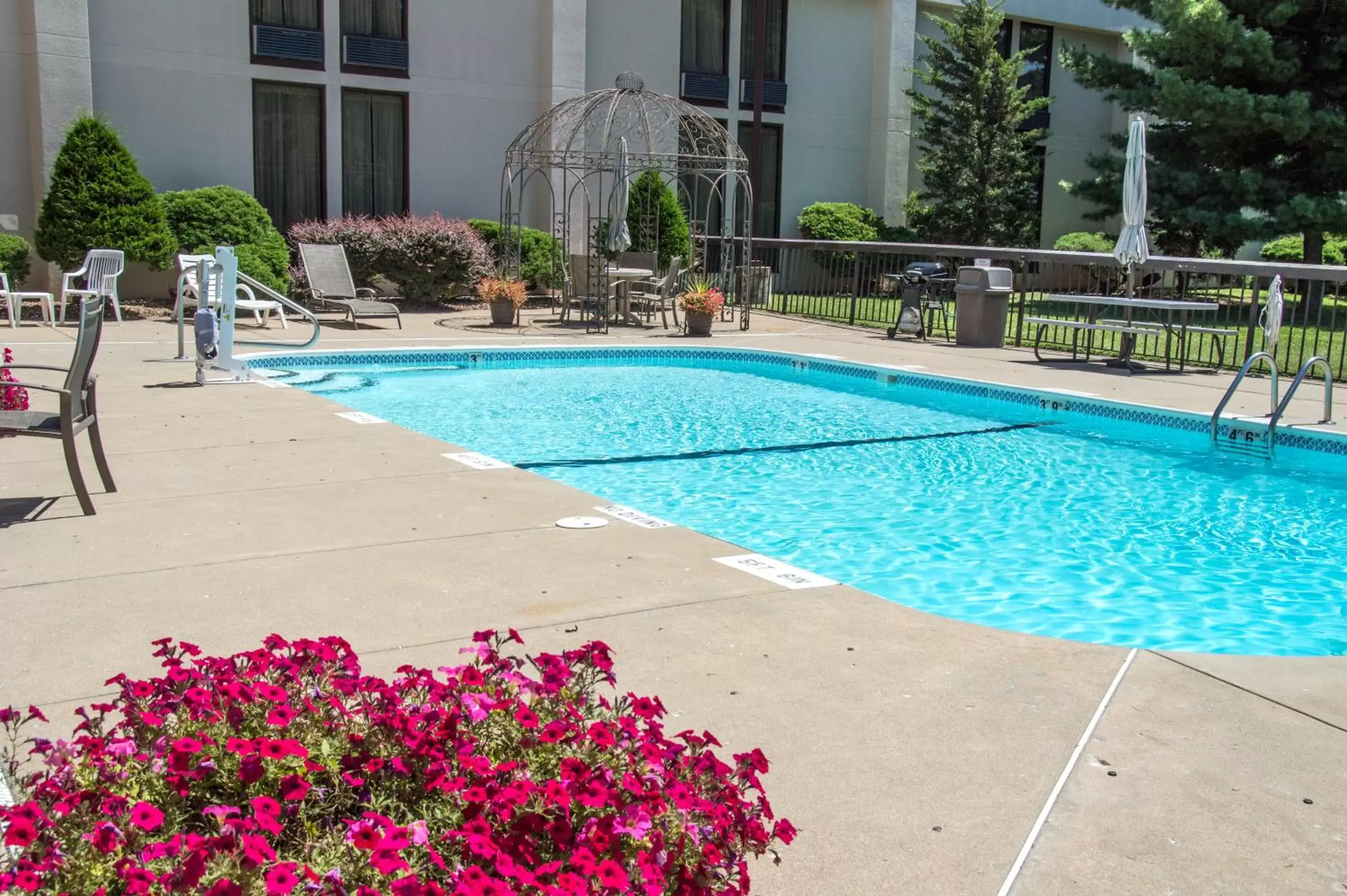 Swimming Pool in Greenstay Hotel & Suites Central