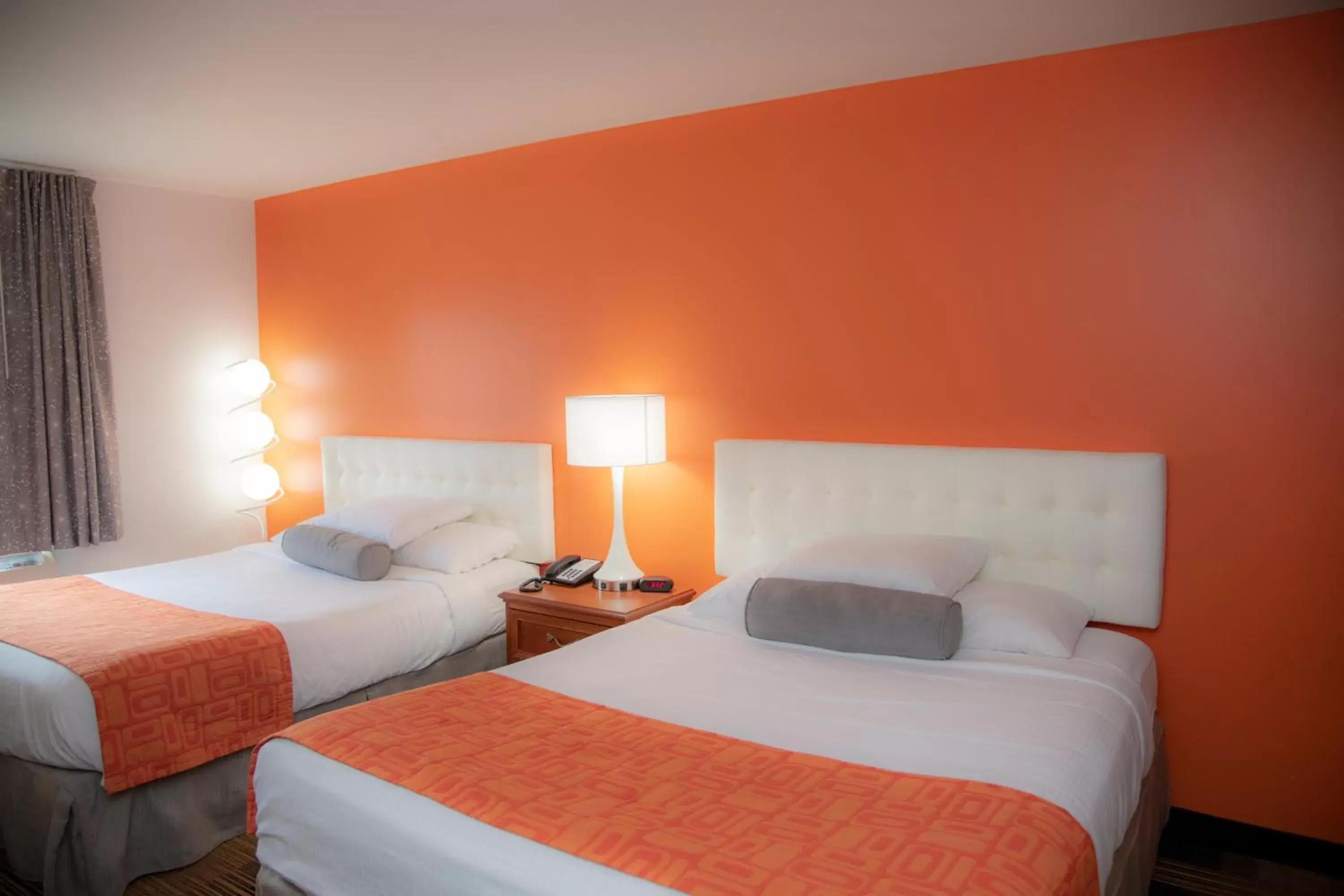 Other, Bed in Howard Johnson by Wyndham Allentown/Dorney Hotel & Suites Other, Bed in Howard Johnson by Wyndham Allentown/Dorney Hotel & Suites