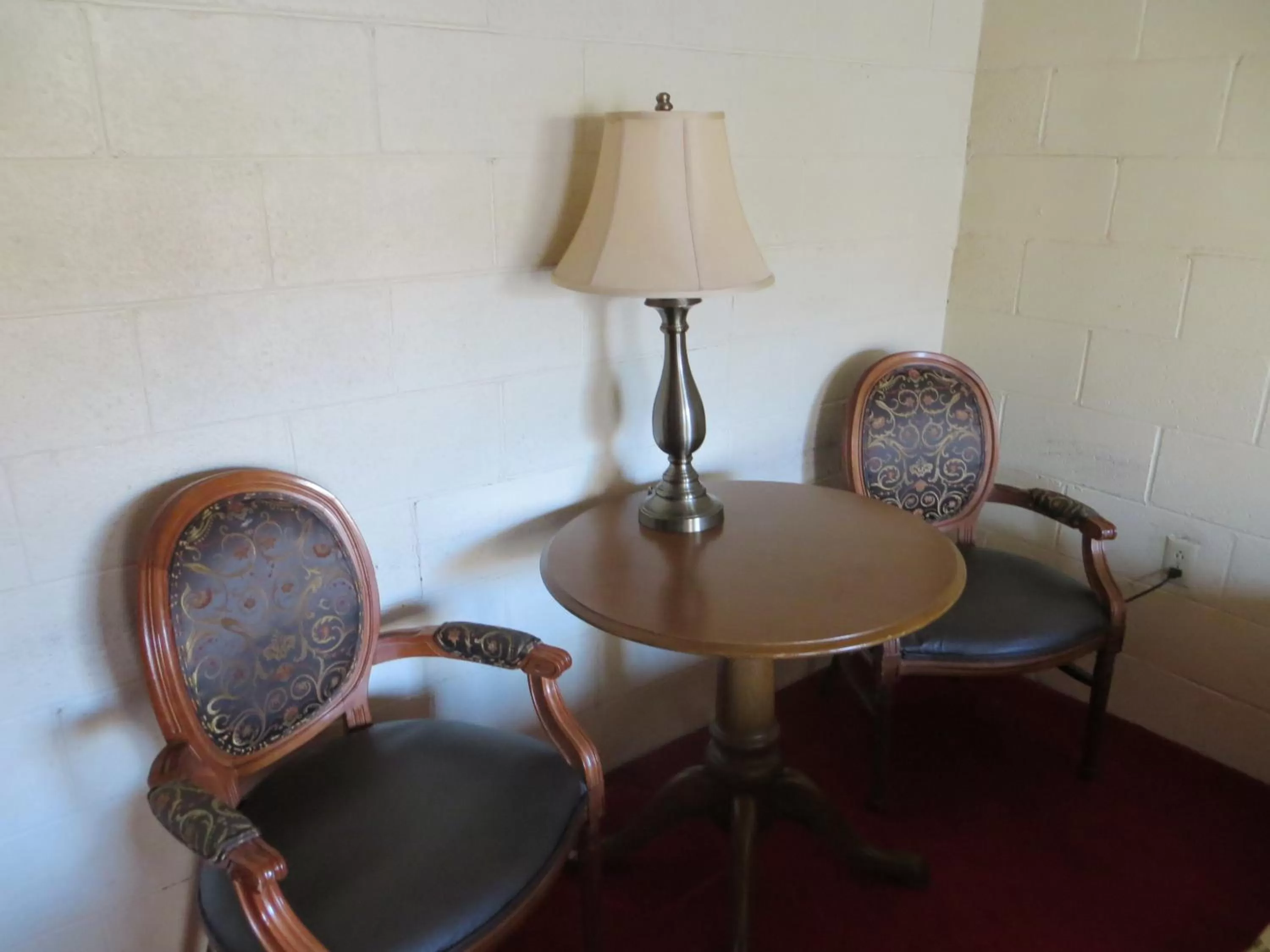 Seating area in Alamo Inn