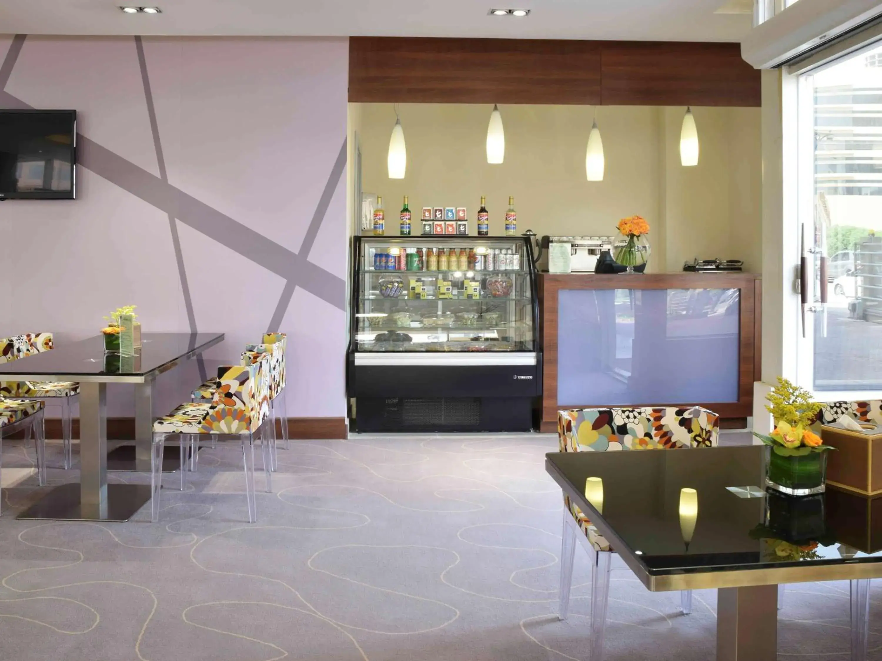 Lounge or bar in Novotel Suites Riyadh Dyar