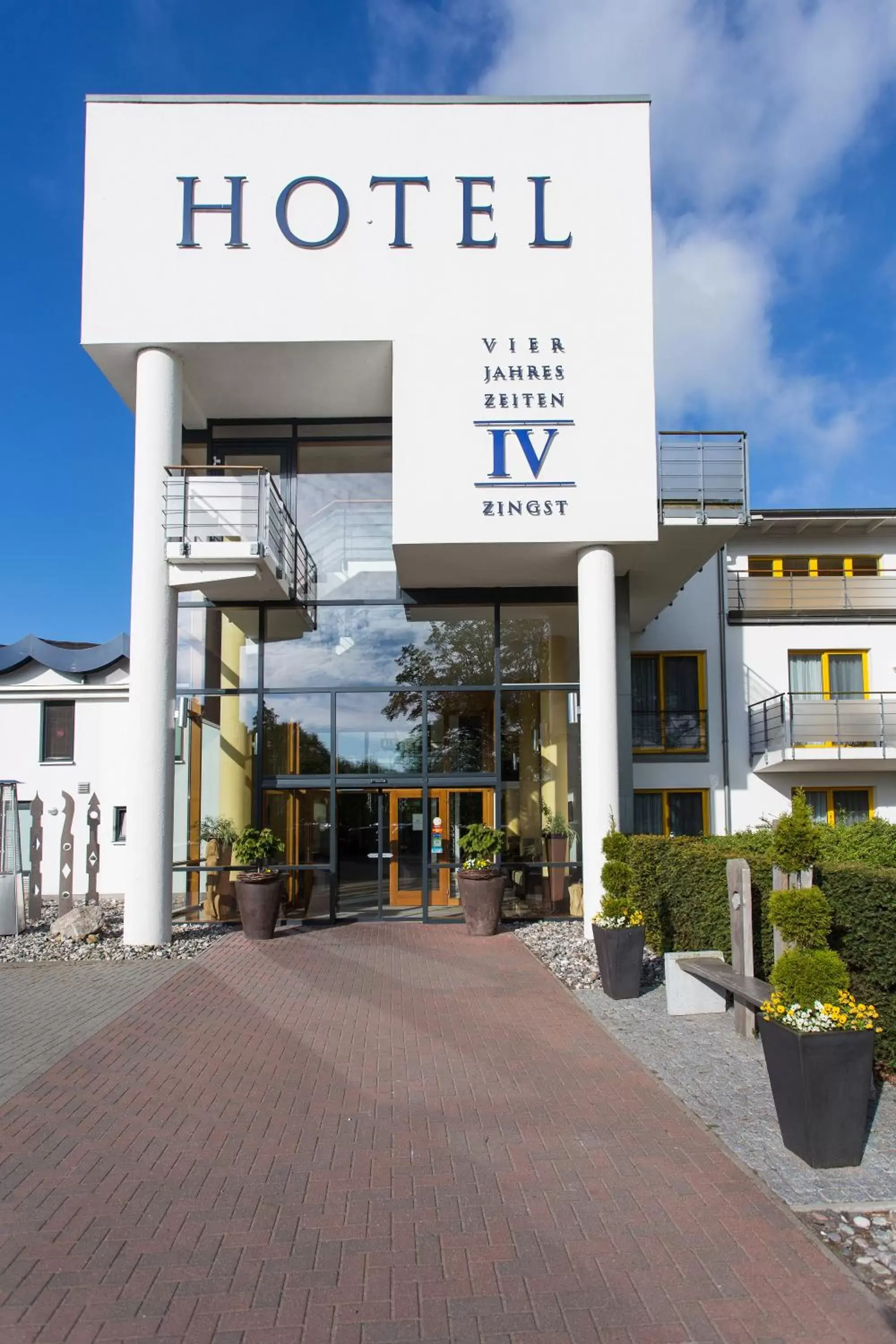 Facade/entrance, Property Building in Resort Hotel Vier Jahreszeiten Zingst