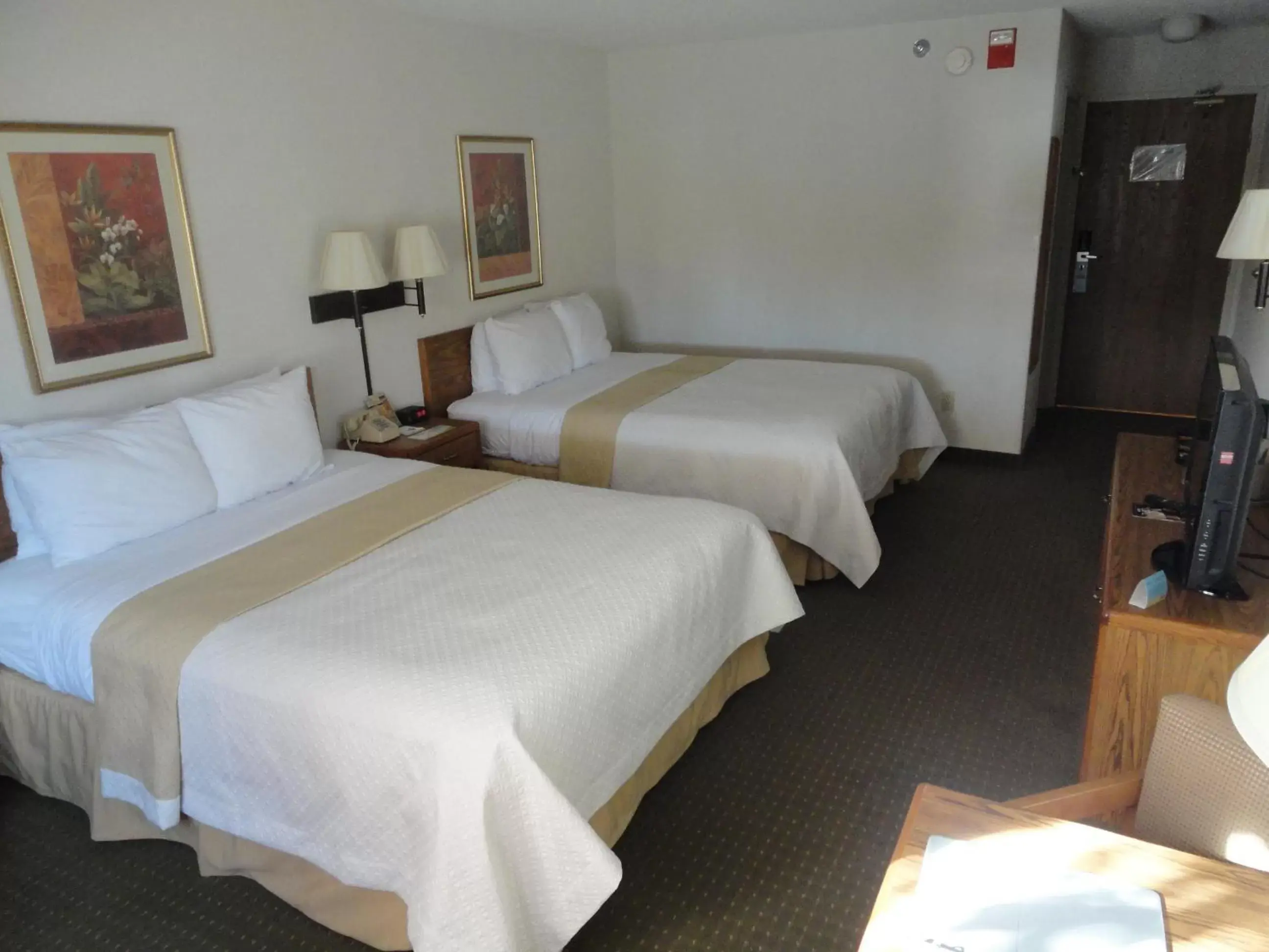 Bed in Days Inn by Wyndham Rapid City