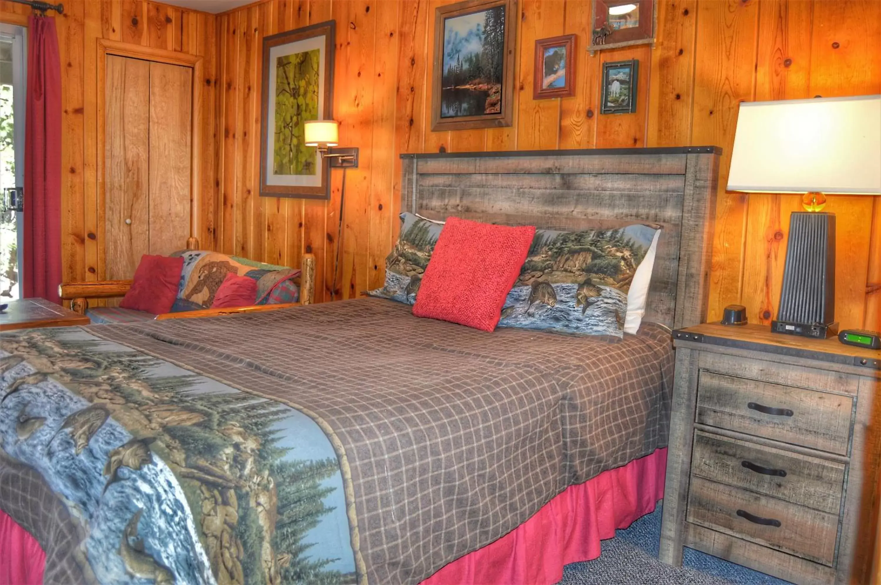 Bedroom, Bed in The Inn on Fall River & Fall River Cabins