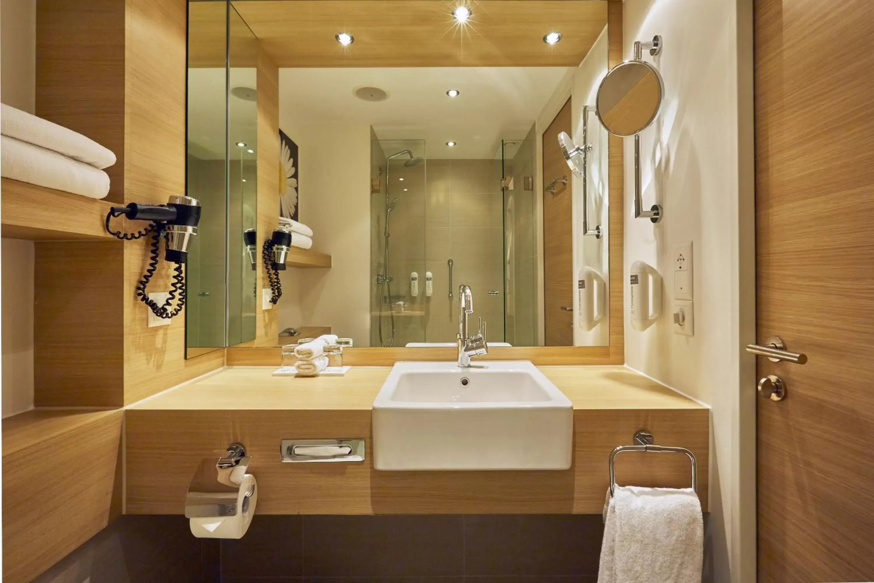 Bathroom in H+ Hotel Zürich