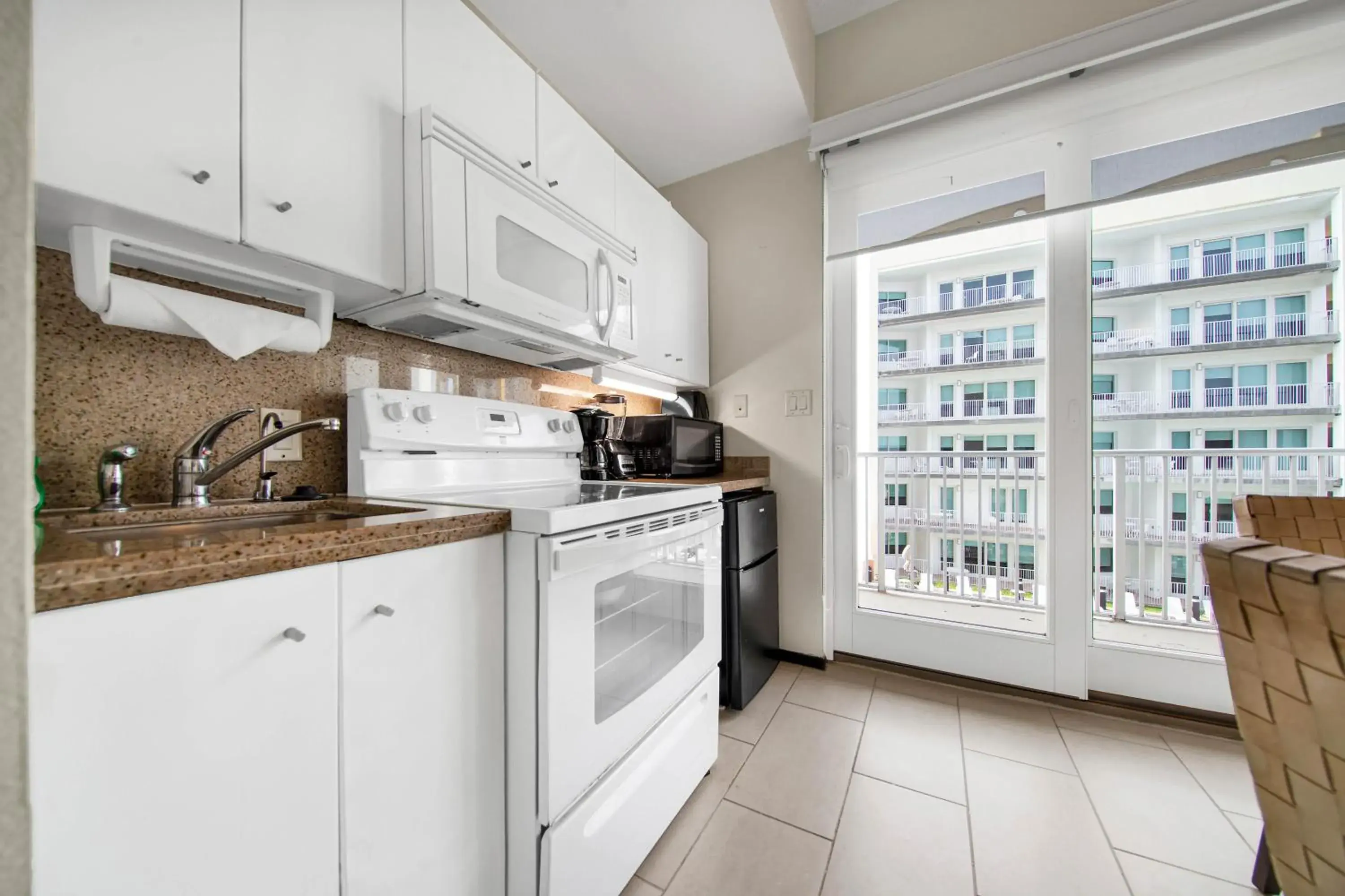 Kitchen or kitchenette, Kitchen/Kitchenette in Peninsula Island Resort & Spa