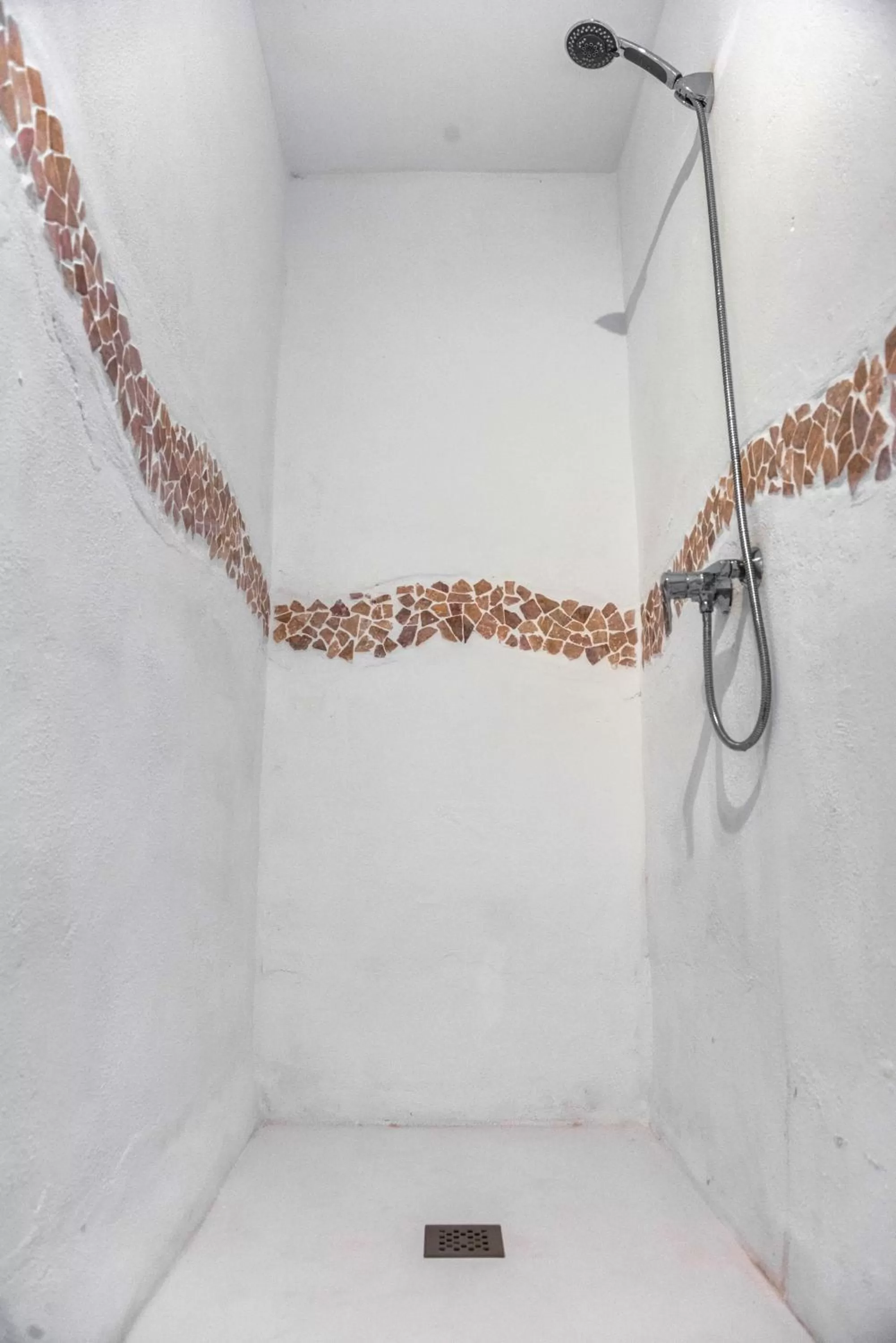 Shower in Encanto Guesthouse