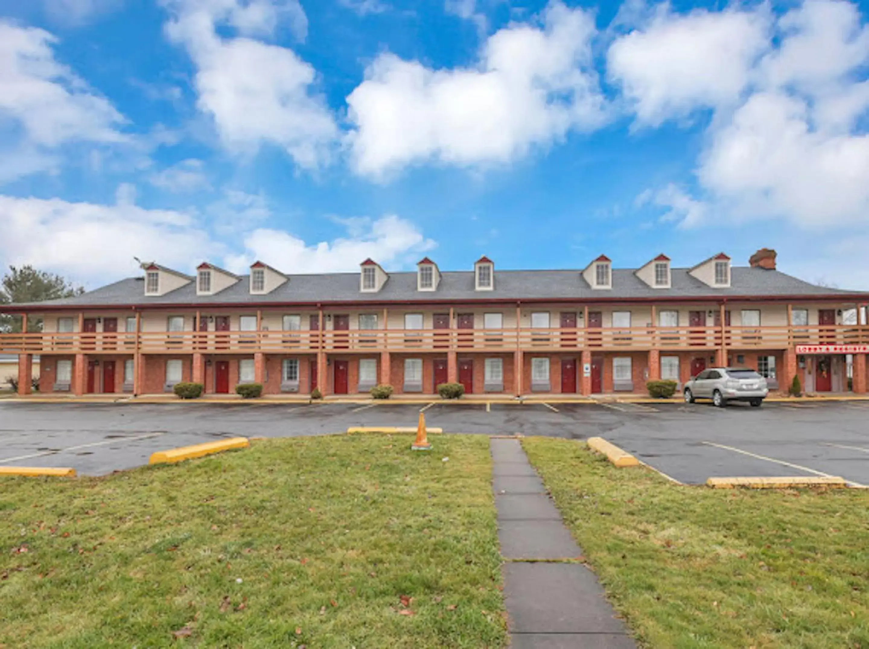 Property Building in Red Roof Inn Uhrichsville