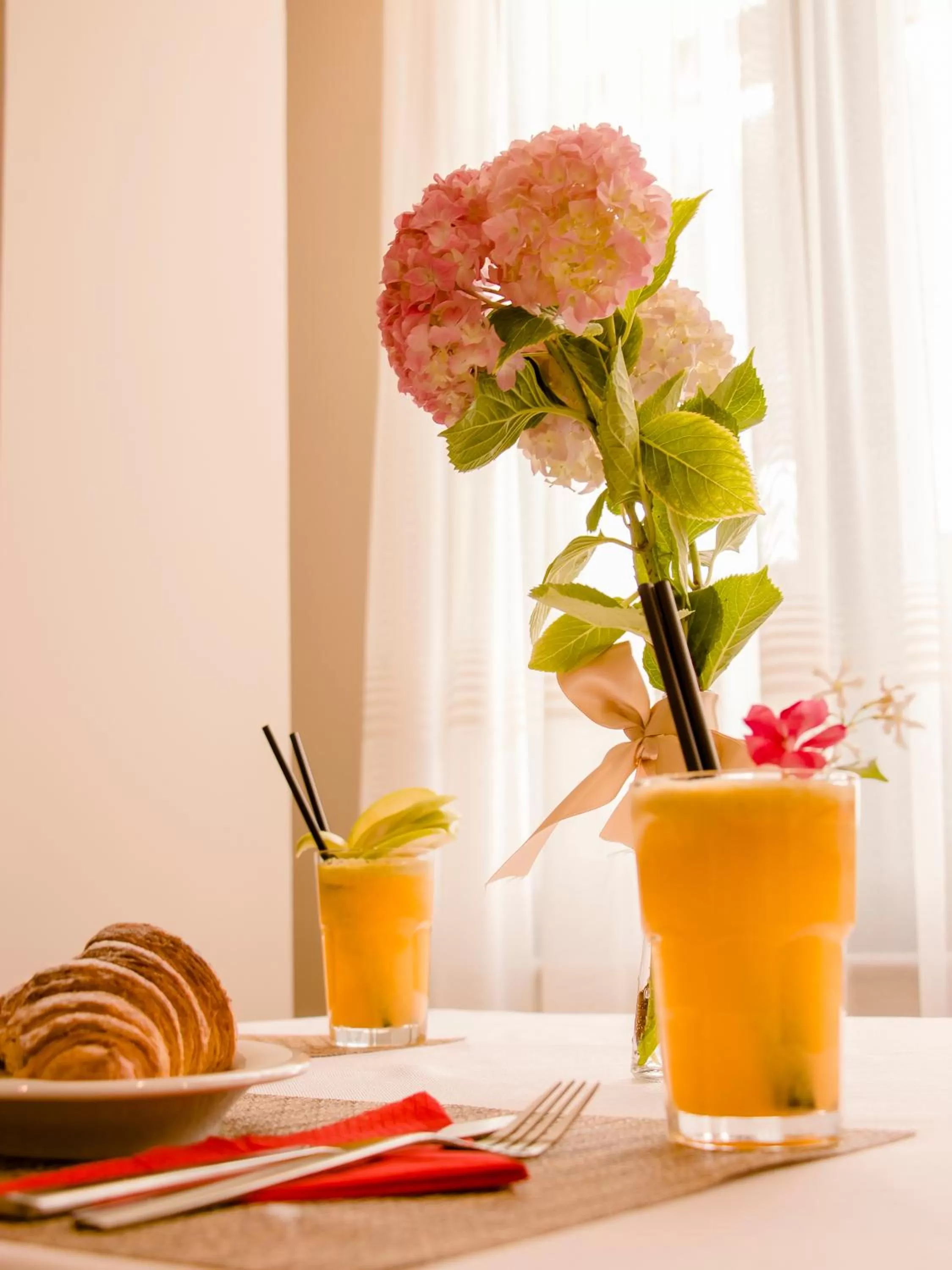 Breakfast, Drinks in Hotel Domus