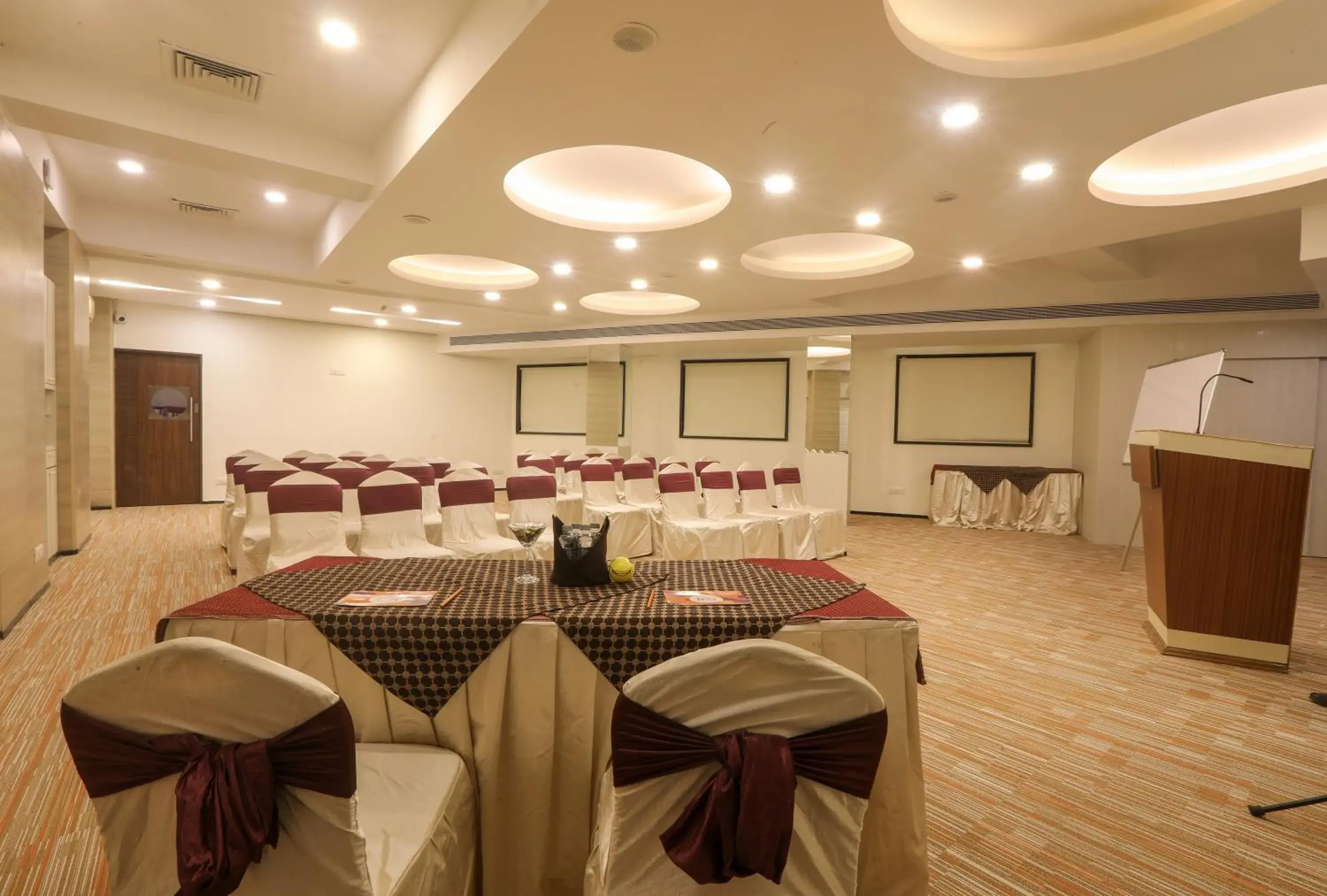 Banquet/Function facilities, Banquet Facilities in Kamfotel Hotel Nashik