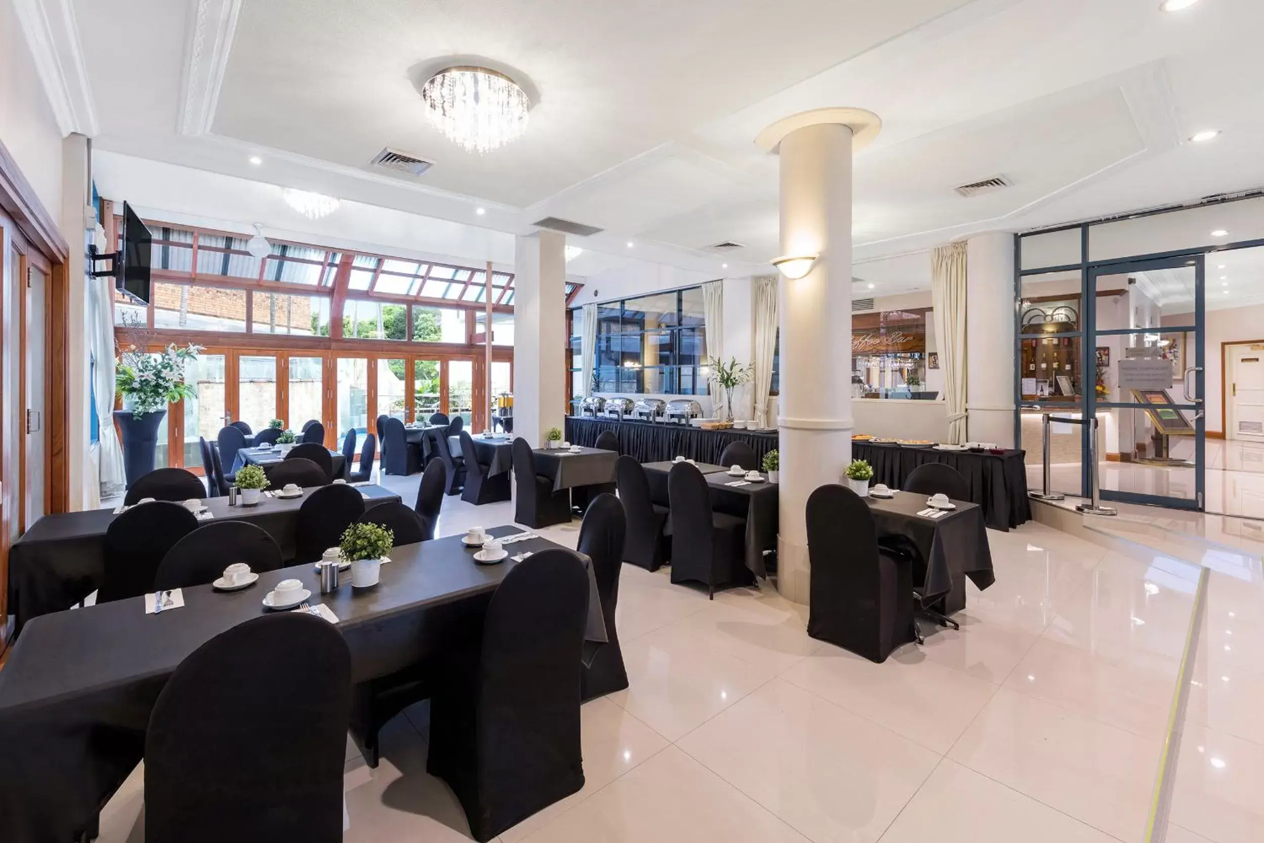 Restaurant/Places to Eat in Hotel Diana