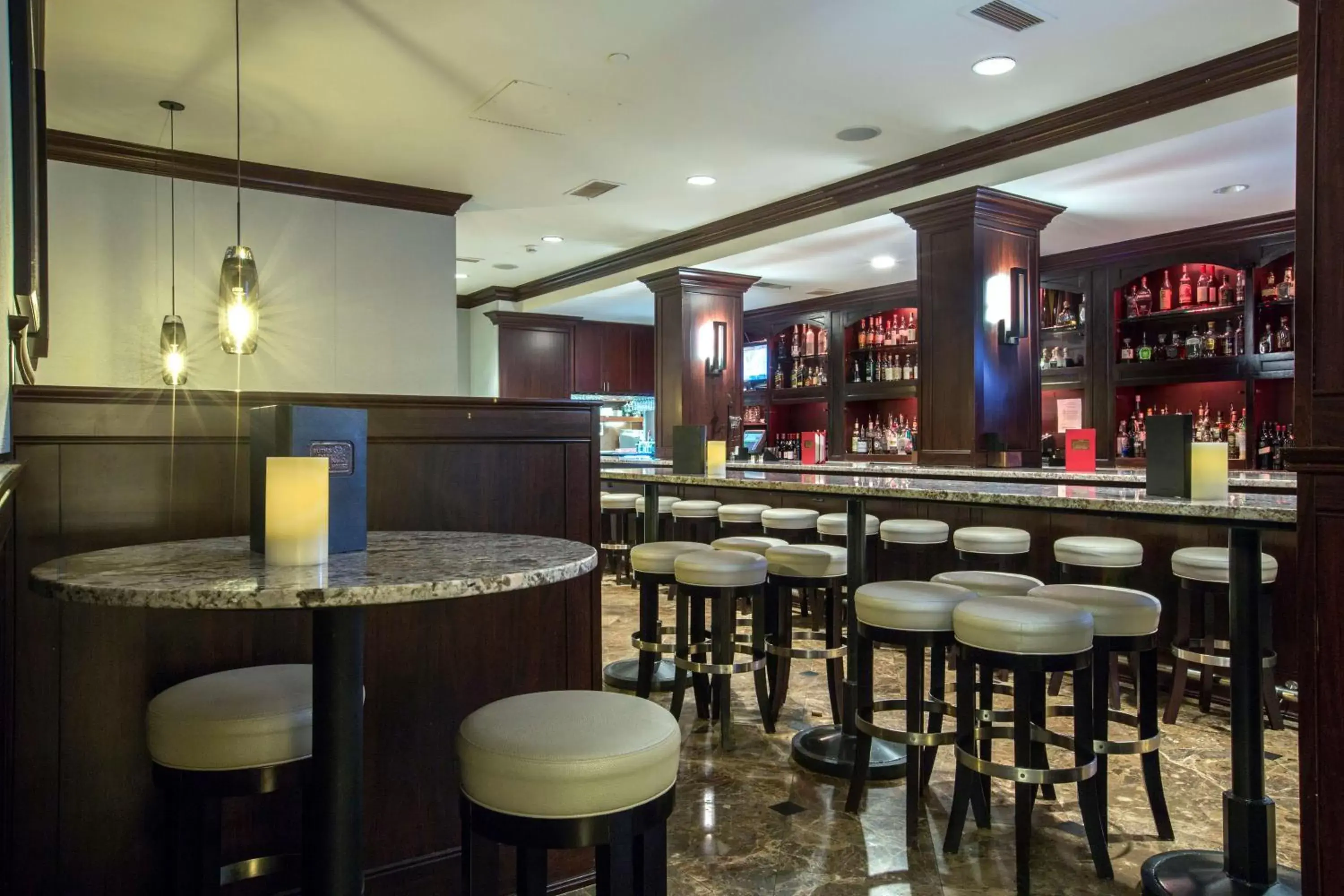 Restaurant/places to eat, Lounge/Bar in Hilton Columbia Center