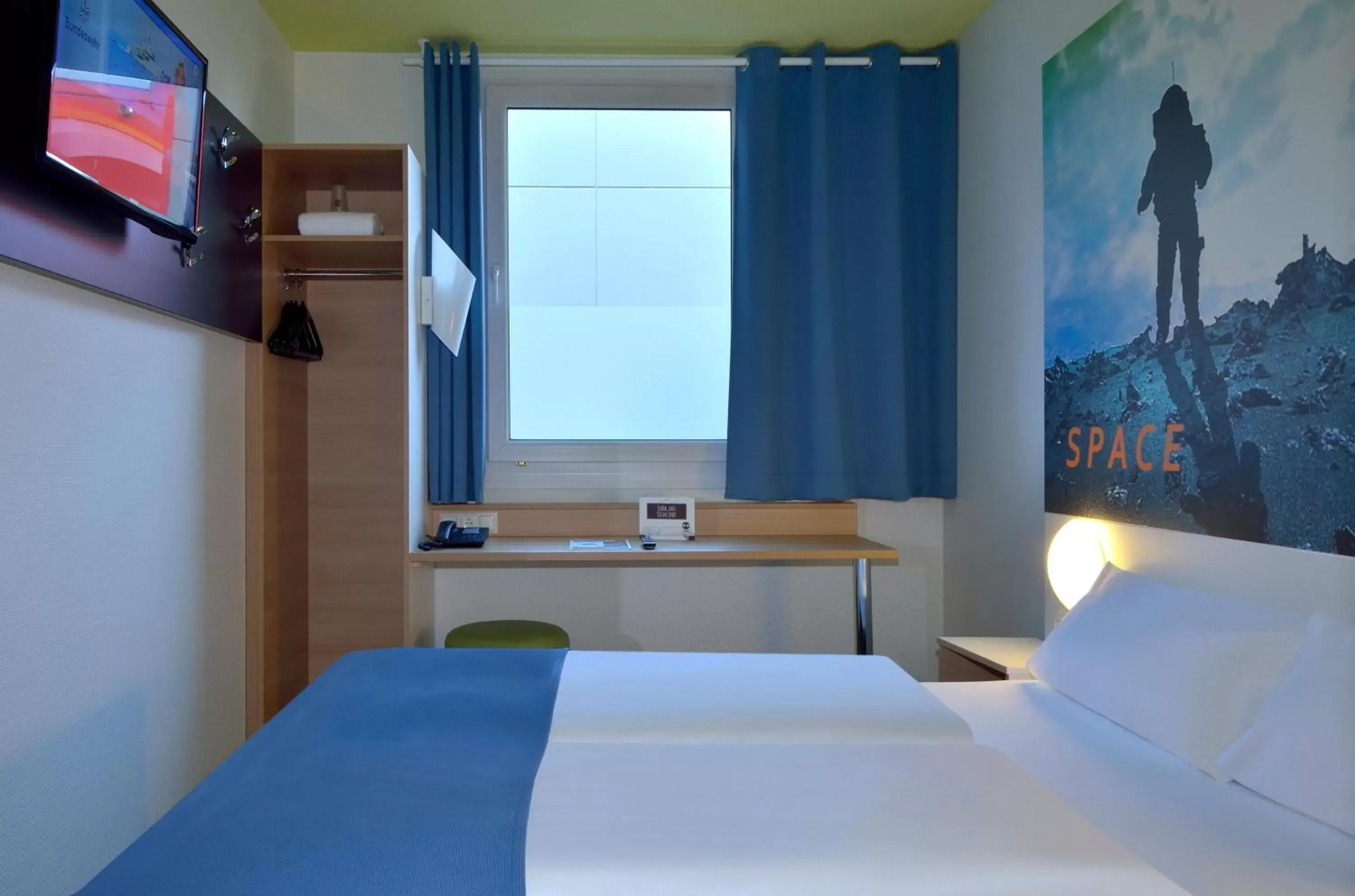 Photo of the whole room, Bed in B&B Hotel Köln-Airport