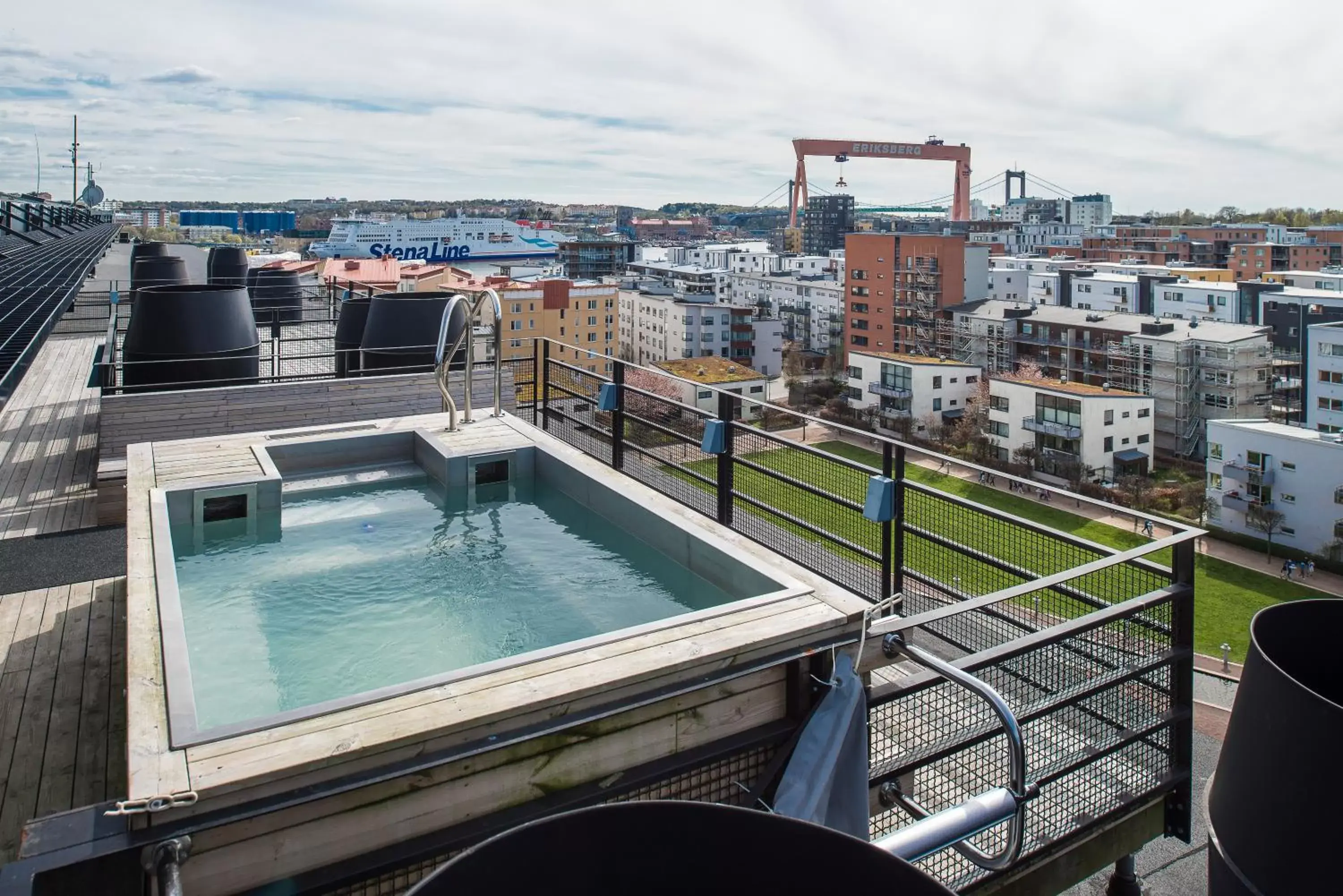 Pool view in Quality Hotel 11 & Eriksbergshallen