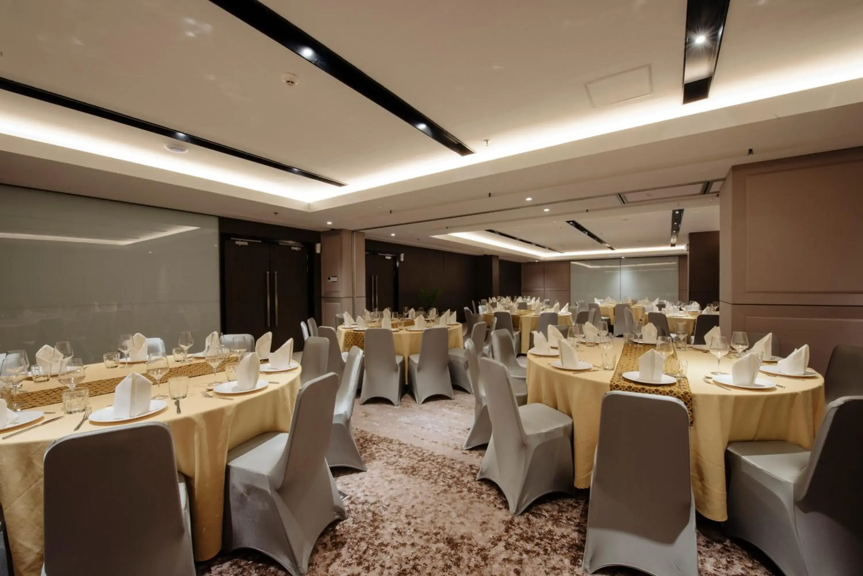 Meeting/conference room, Restaurant/Places to Eat in GRAMM HOTEL by Ambarrukmo - Formerly Grand Ambarrukmo Yogyakarta