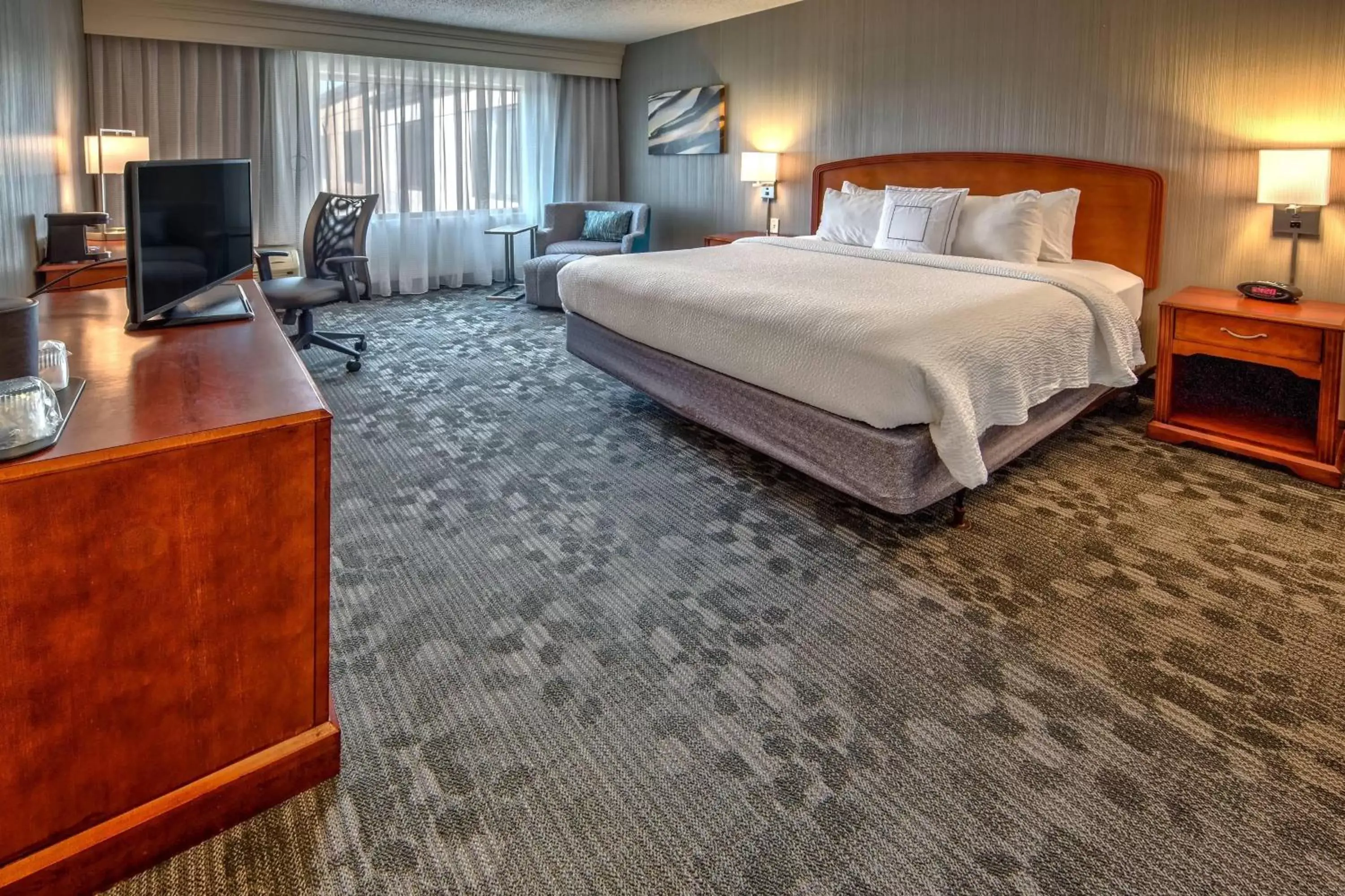 Photo of the whole room, Bed in Courtyard by Marriott Springfield