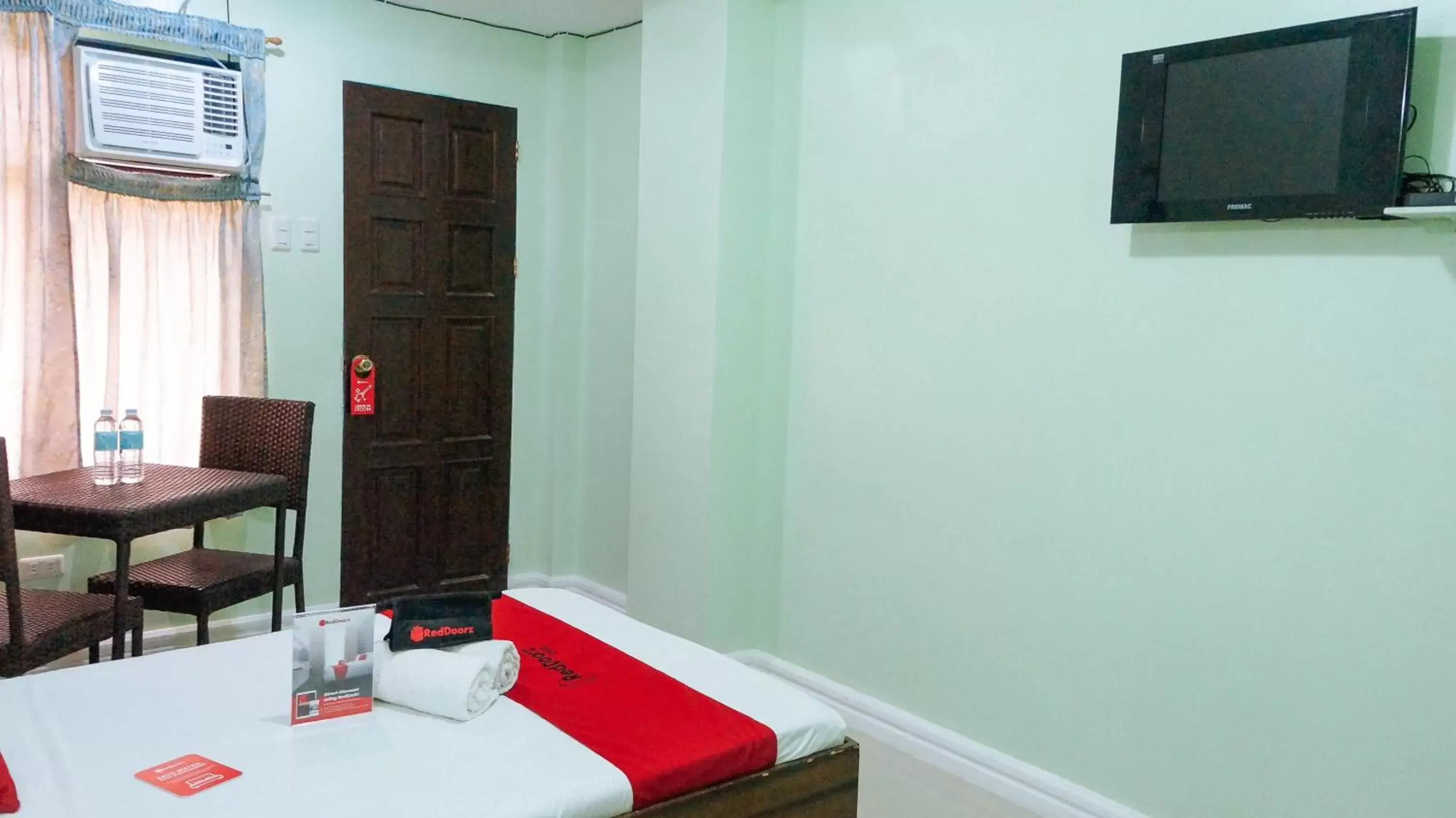 Bed in RedDoorz @ Bankal Lapulapu Bed in RedDoorz @ Bankal Lapulapu